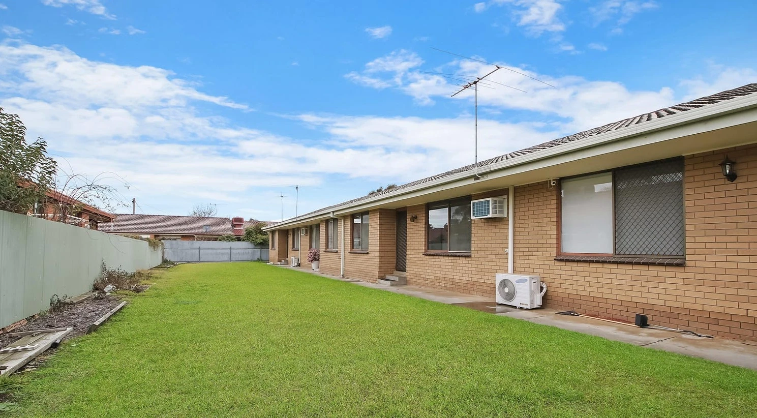 2/535 Schaefer Street, Lavington, NSW 2641