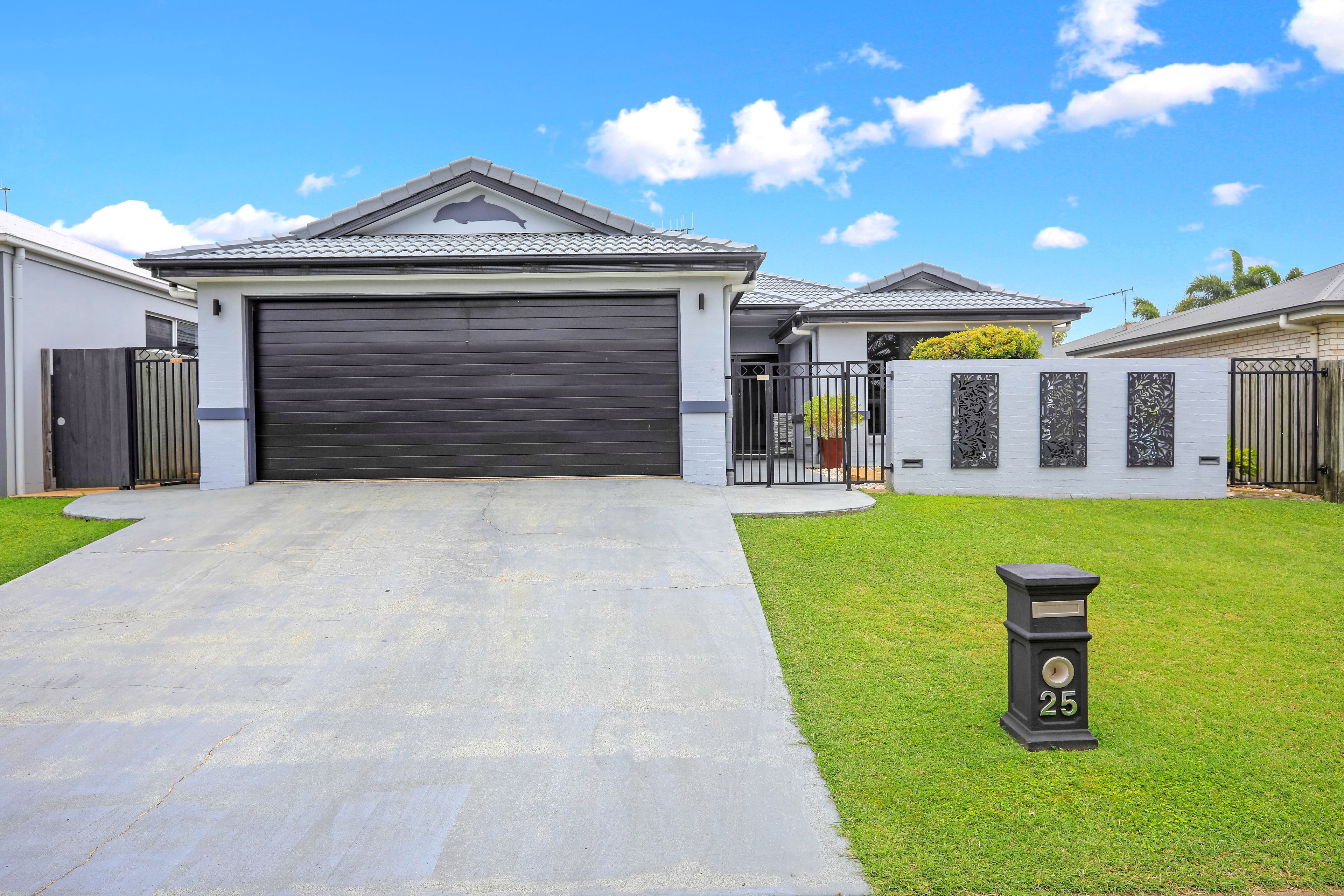 25 Robert John Circuit, Coral Cove, QLD 4670