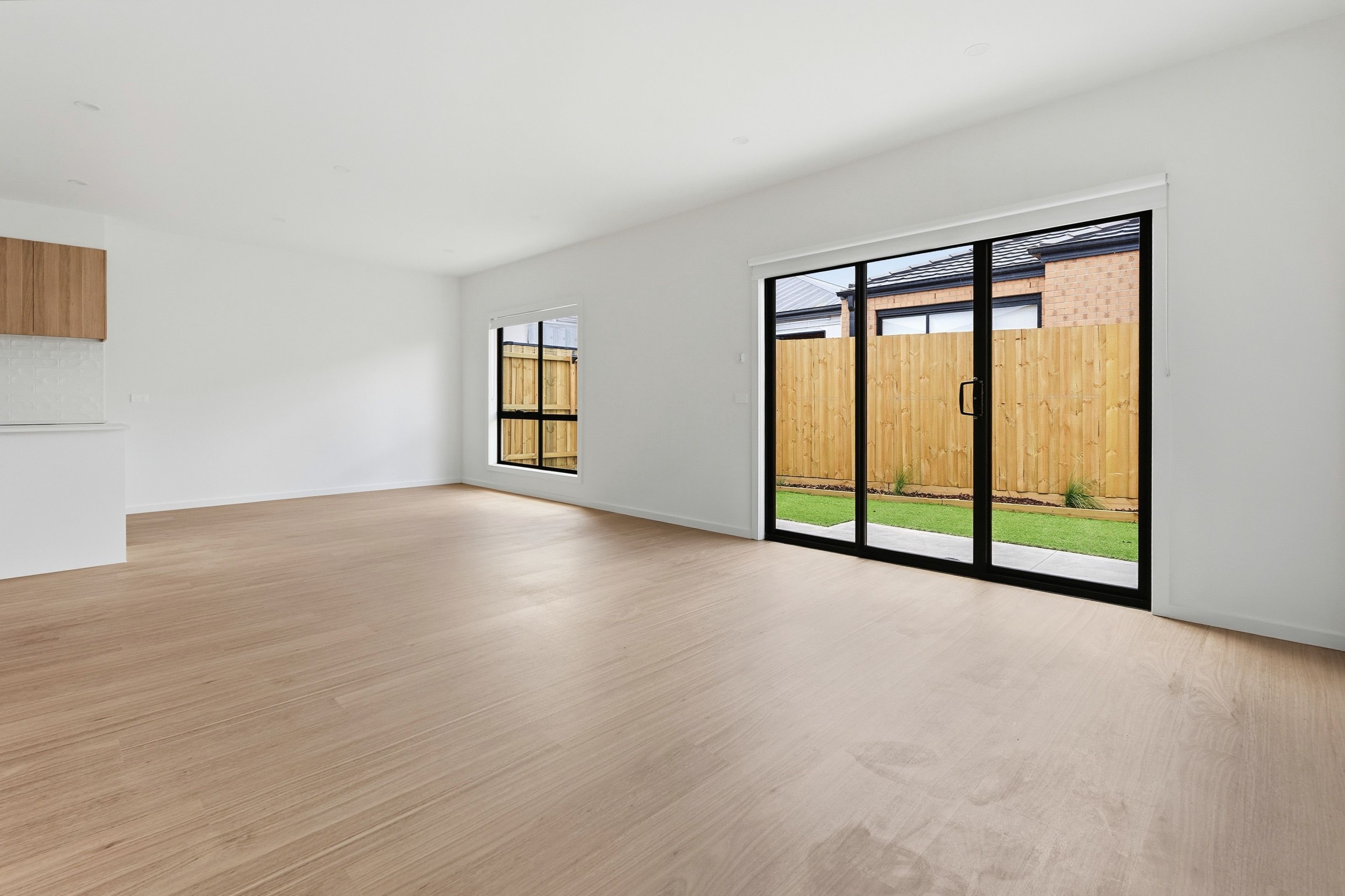 6 Nectarine Street, THORNHILL PARK, VIC 3335