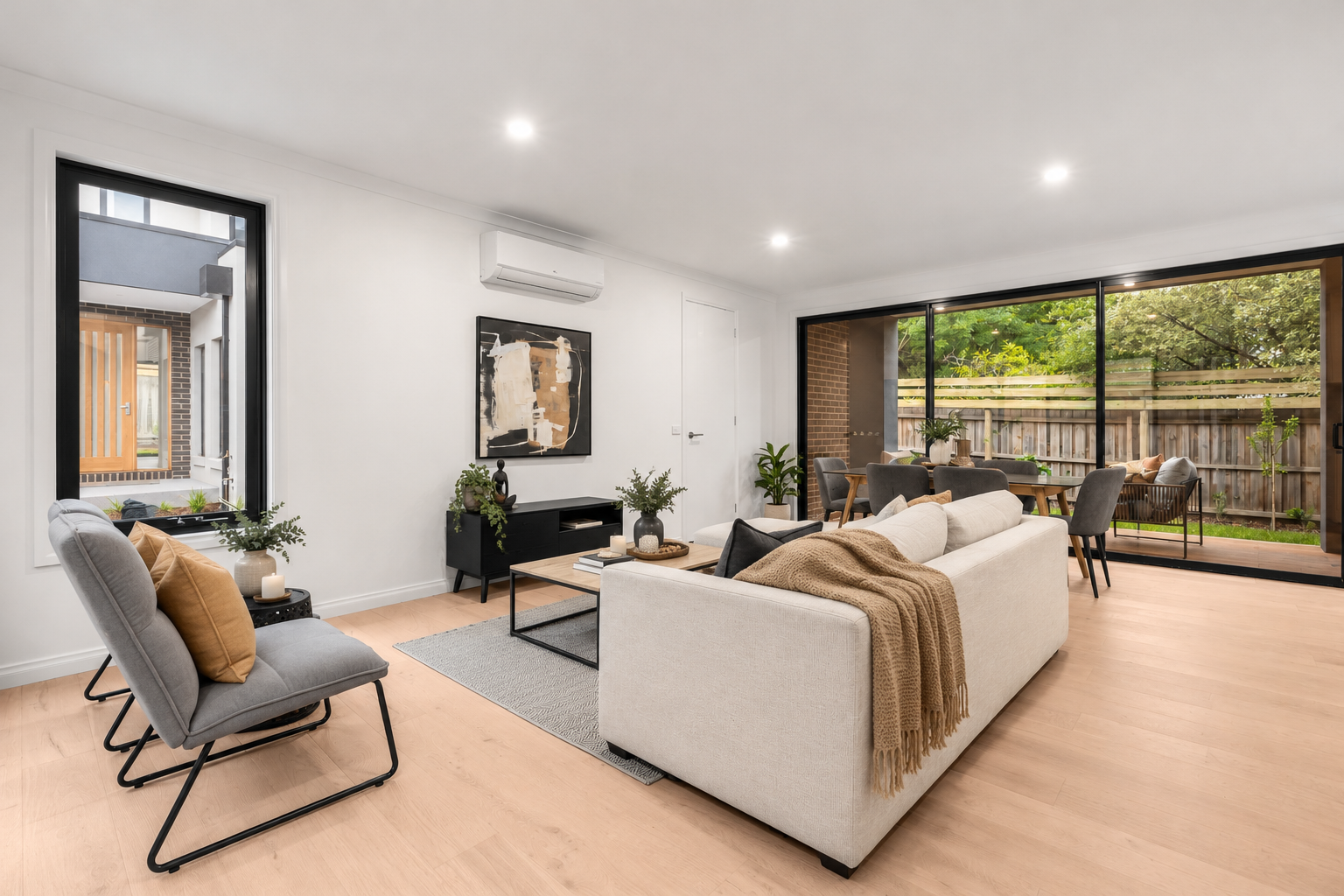 2/2 Belmont Road West — photo 3 of 17