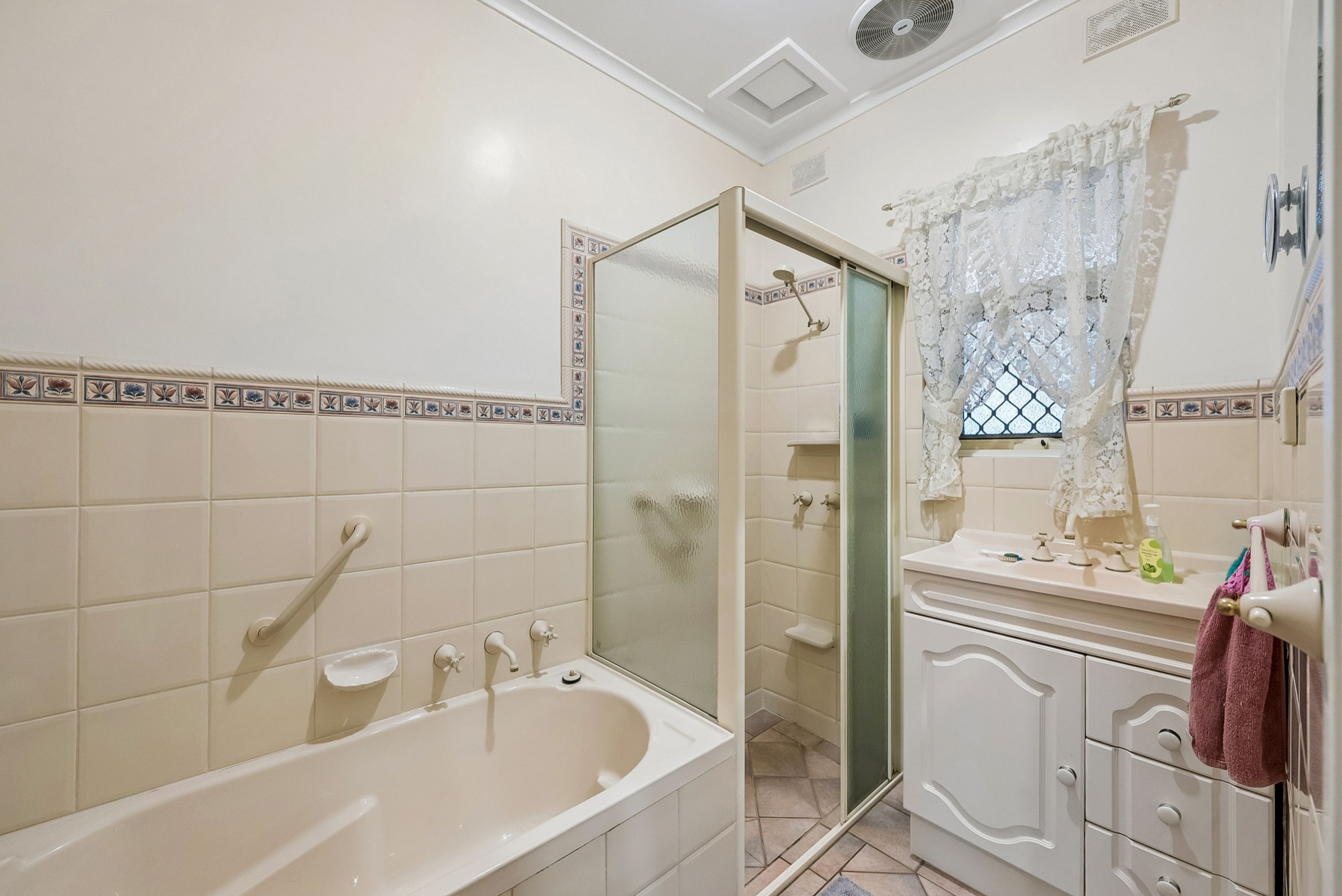 44-46 Mcmahon Avenue — photo 10 of 13