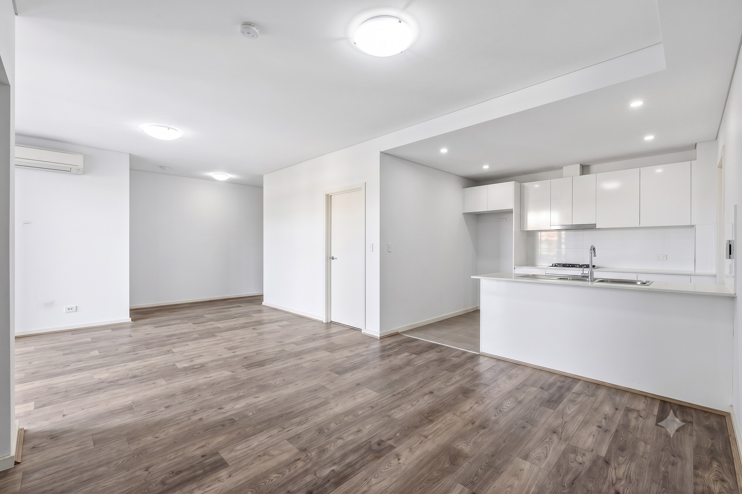 8/56 Lakeside Parade, JORDAN SPRINGS, NSW 2747