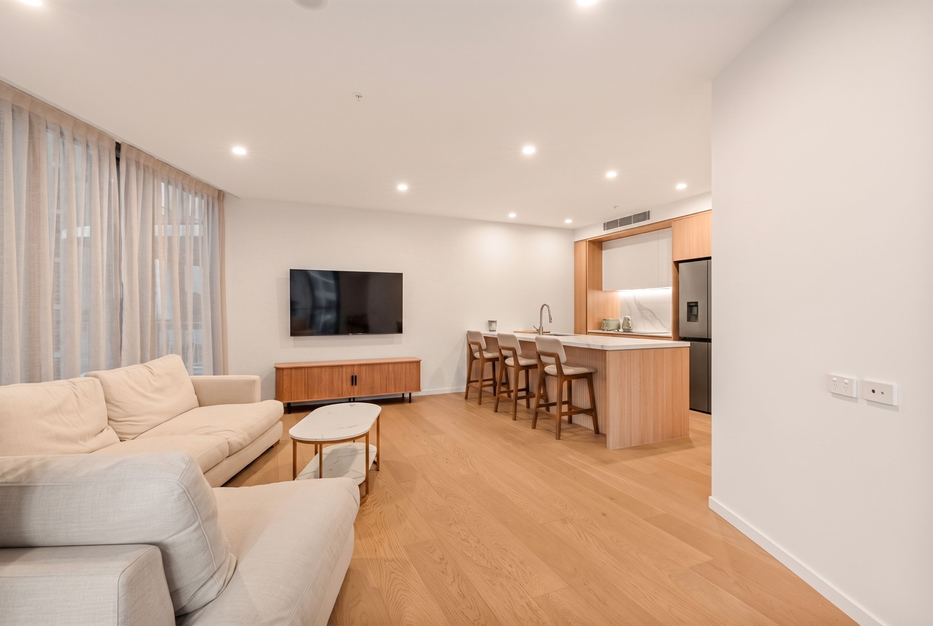 21403/11-23 Cronin Avenue — photo 6 of 24