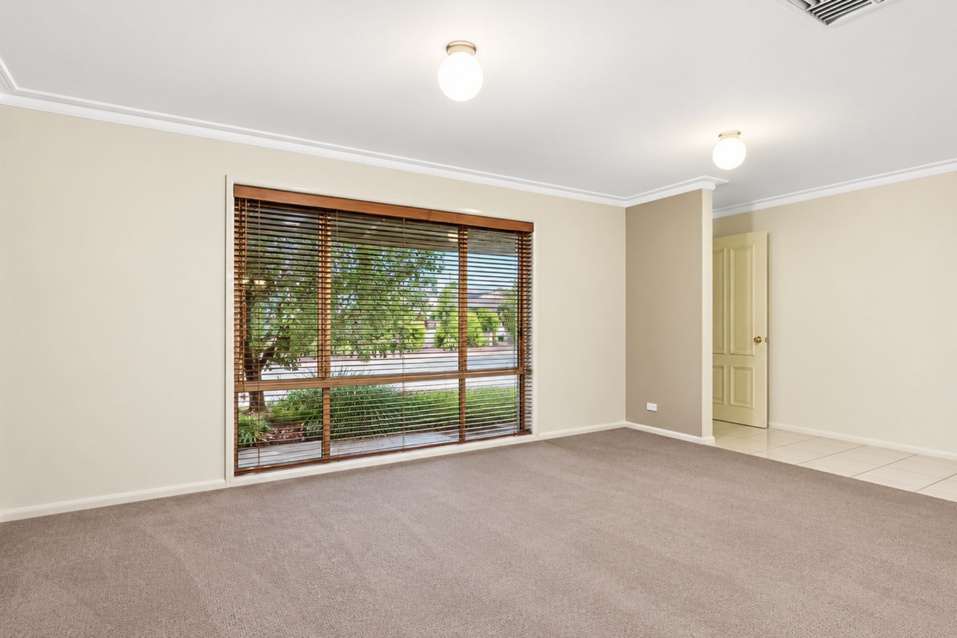 8 Elliott Court — photo 2 of 12