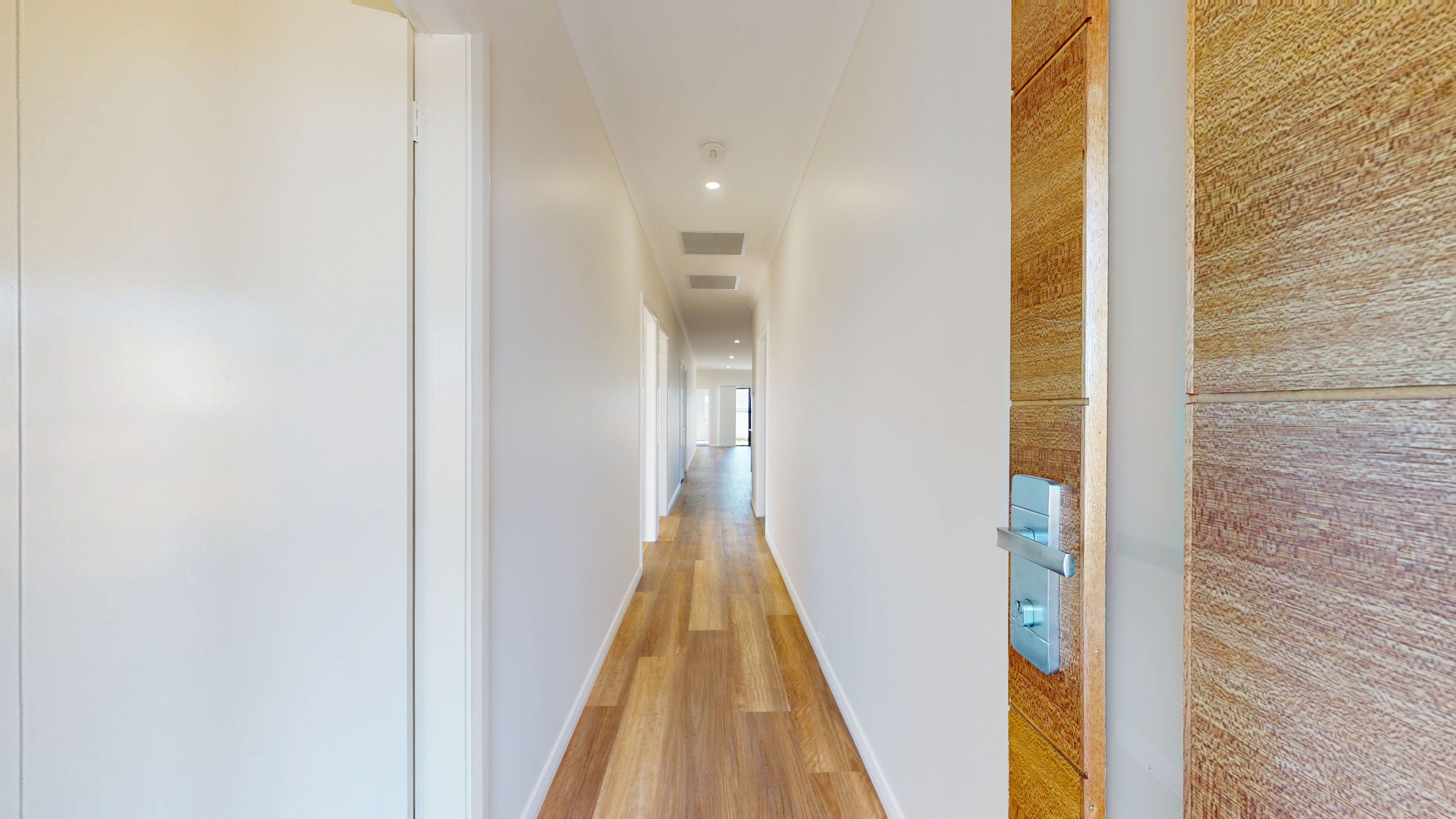 15B Lesmurdie Parade — photo 3 of 12