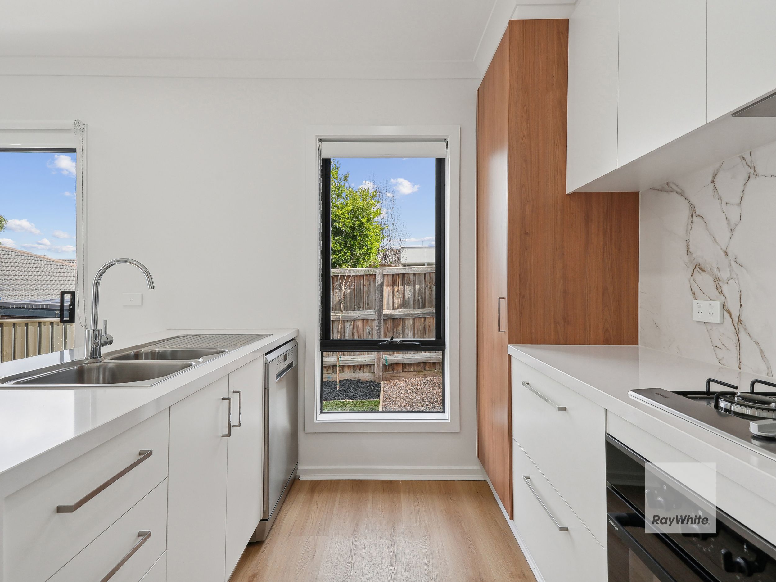 1/750 Elizabeth Drive — photo 3 of 9