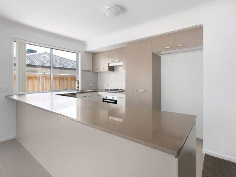 8 Naas Road, Clyde North, VIC 3978