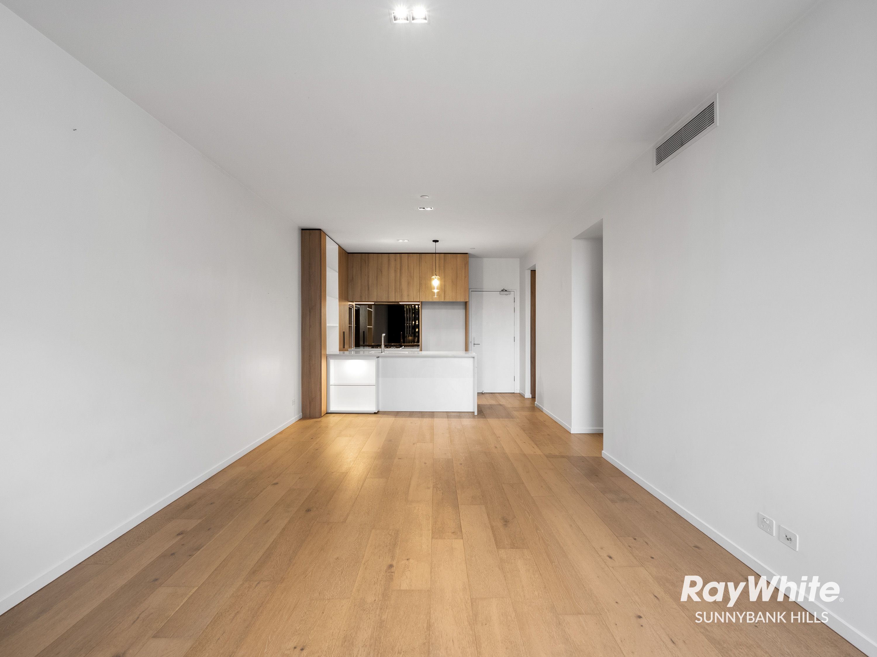 1204/18 Longland Street — photo 4 of 30