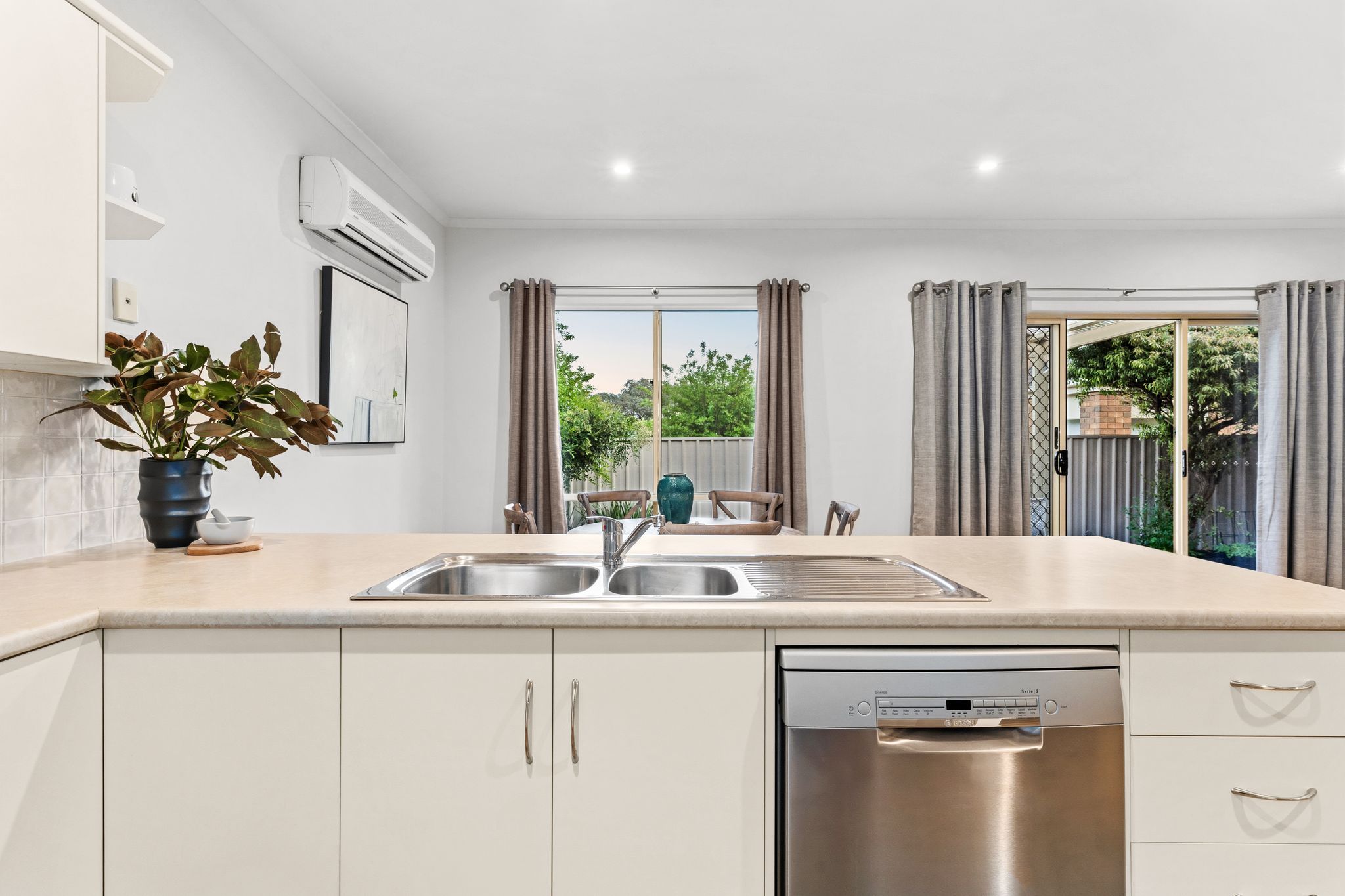 12/13-17 Avoca Street — photo 5 of 16