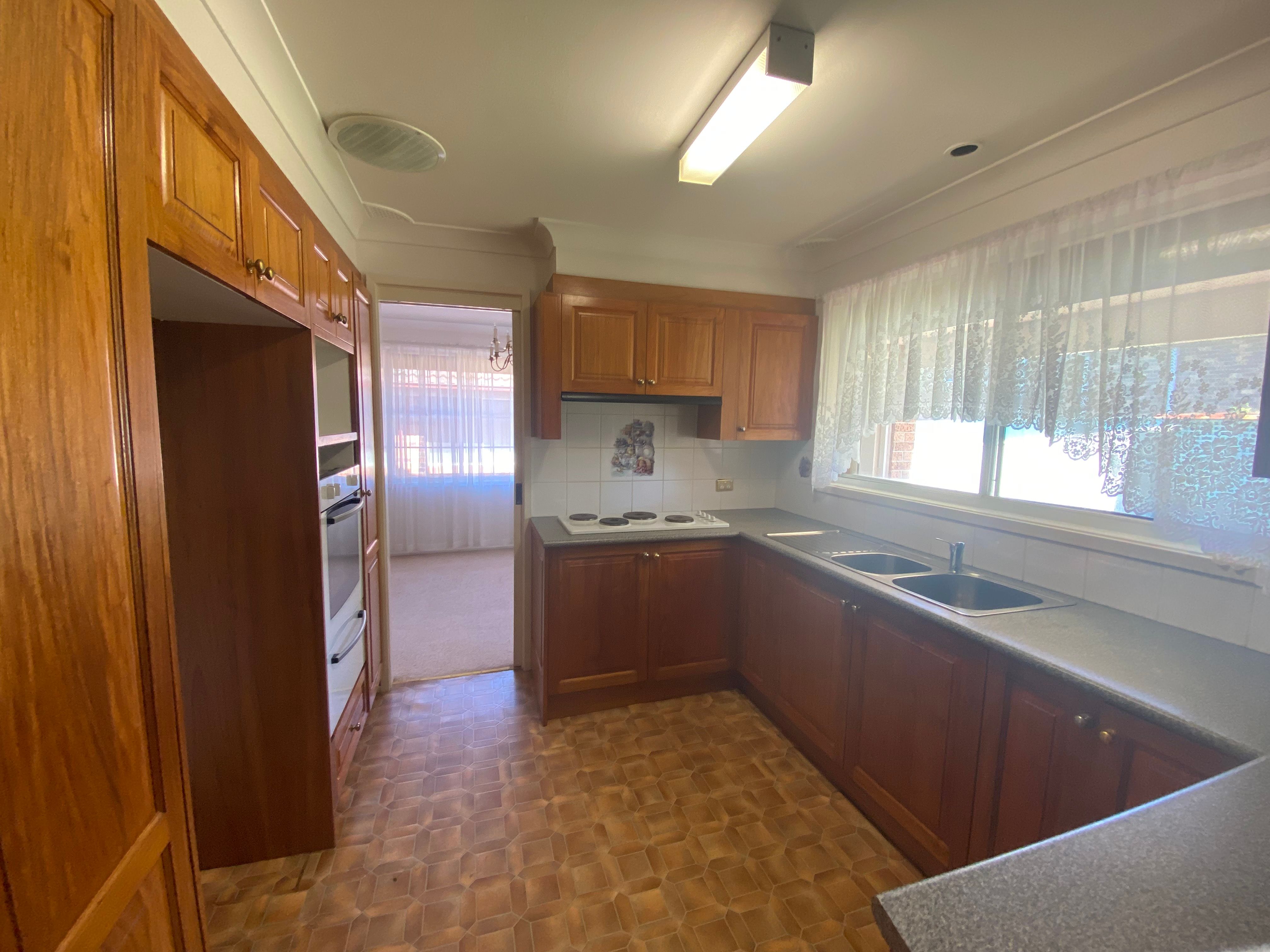 4 Tagula Place, Glenfield, NSW 2167