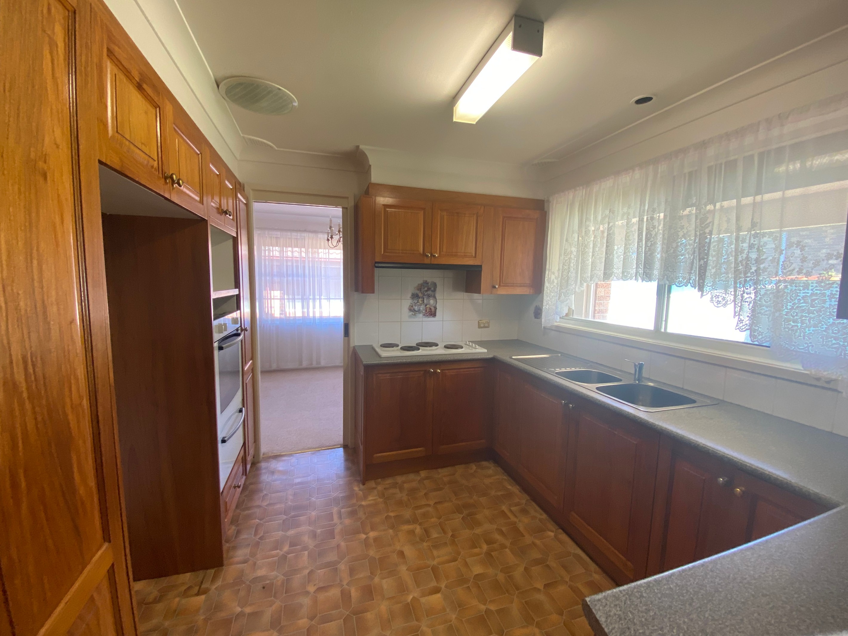 4 Tagula Place, Glenfield, NSW 2167
