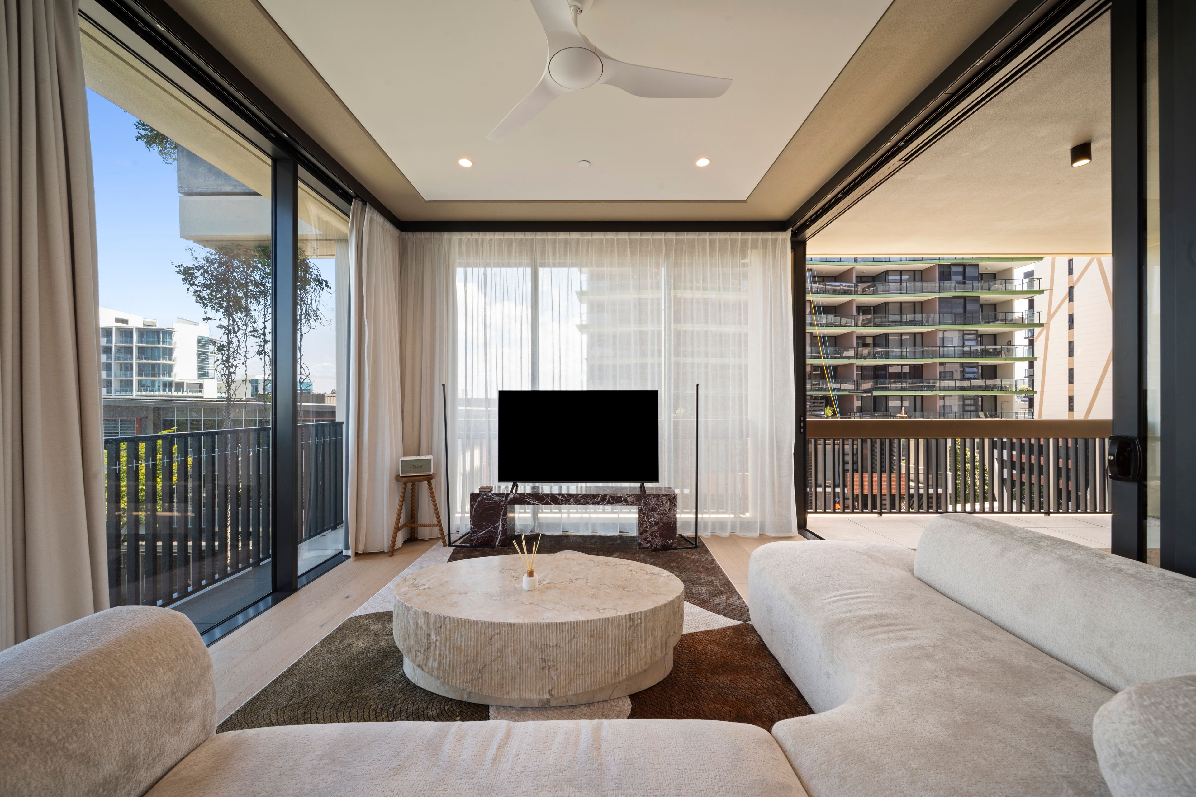 301/20 Edmondstone Street — photo 4 of 30