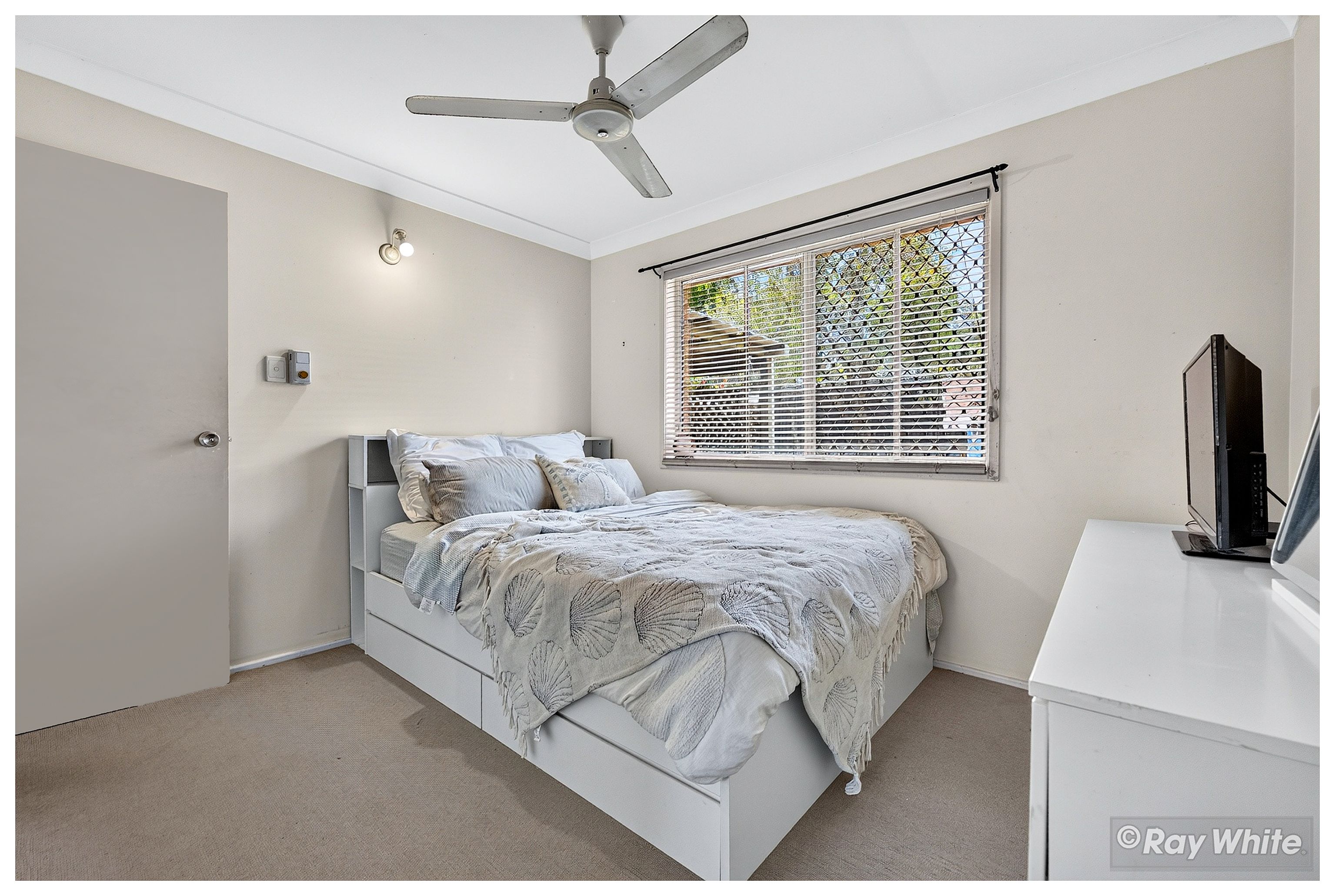 382 Feez Street — photo 12 of 29