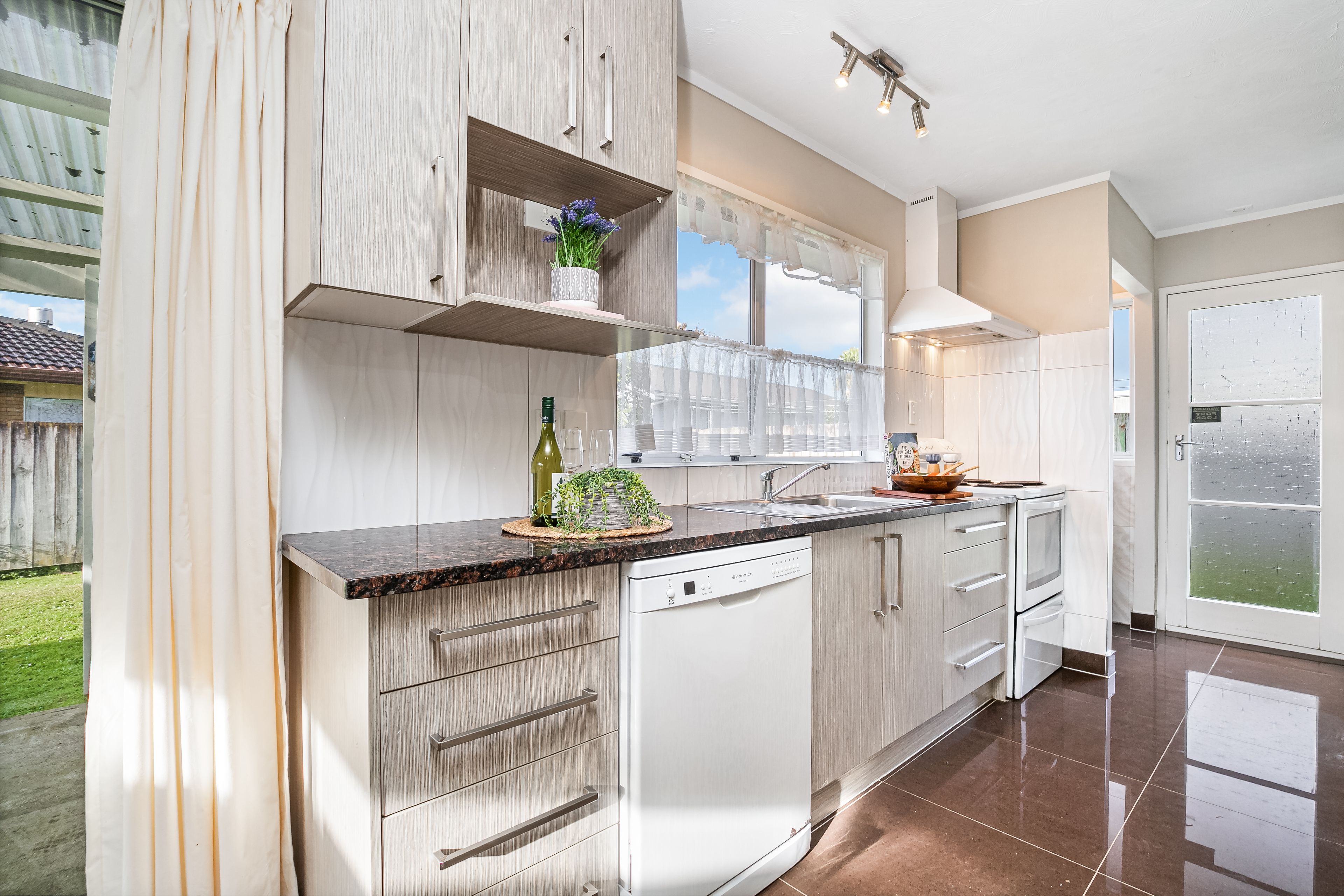 2/4 Kirrama Place, Conifer Grove, Manukau City