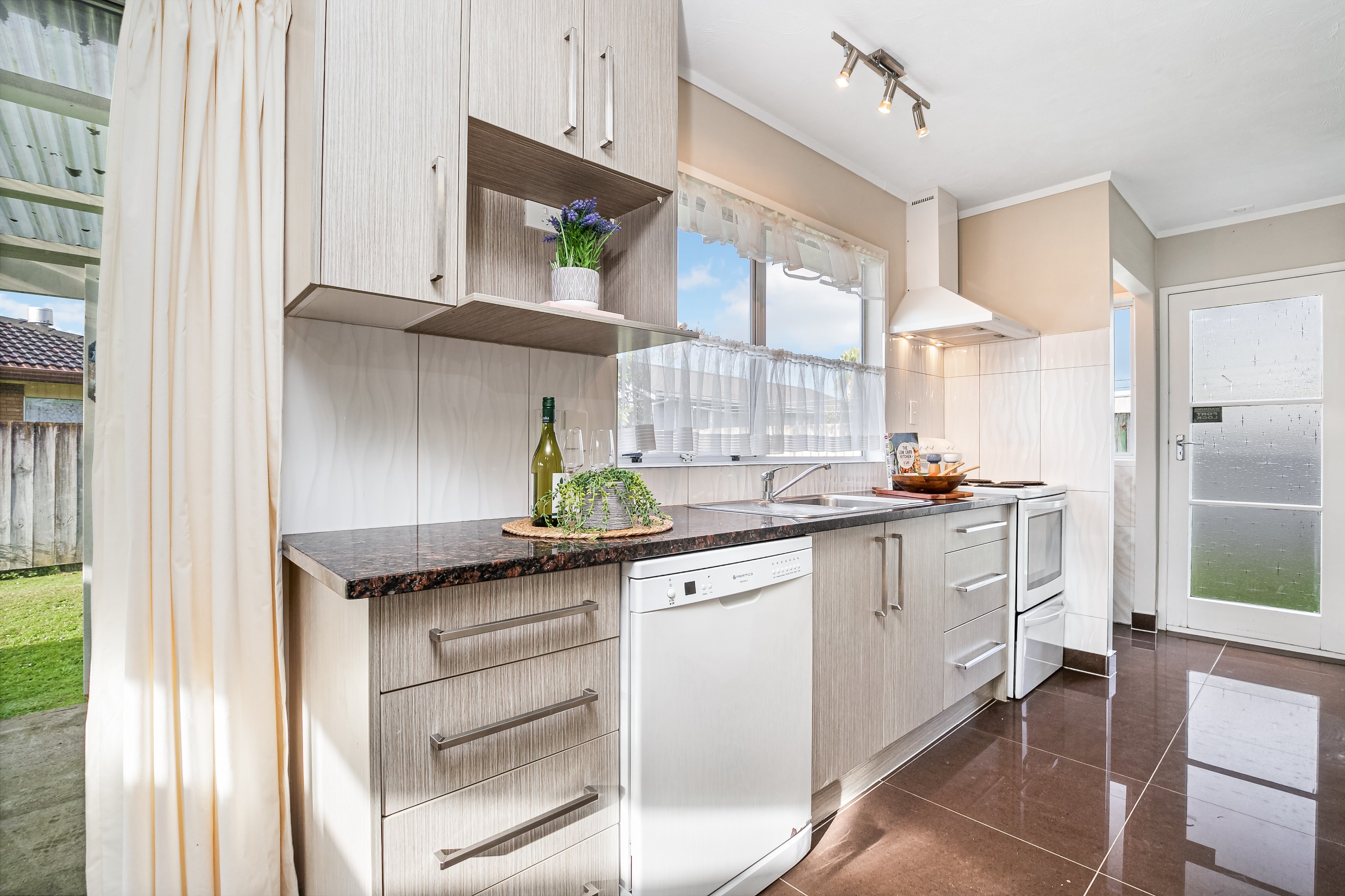 2/4 Kirrama Place, Conifer Grove, Manukau City