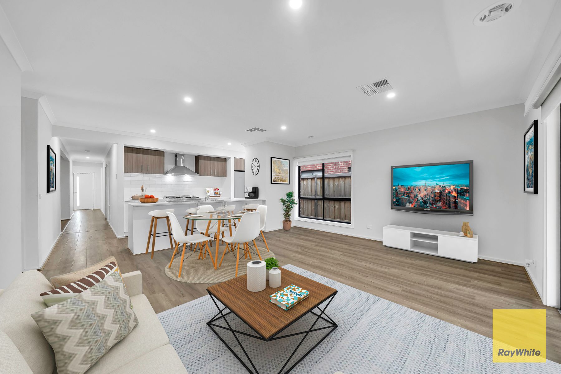 24 Lynwood Drive, THORNHILL PARK, VIC 3335