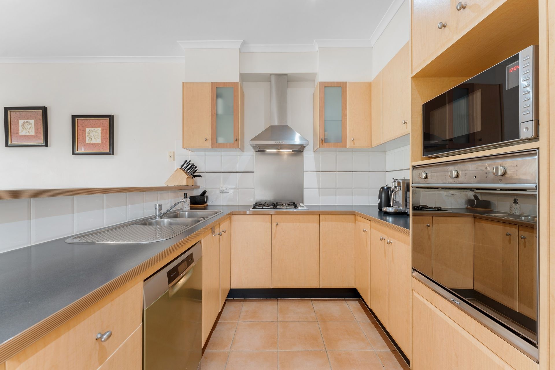 2 Travers Walk, Heatherton, VIC 3202