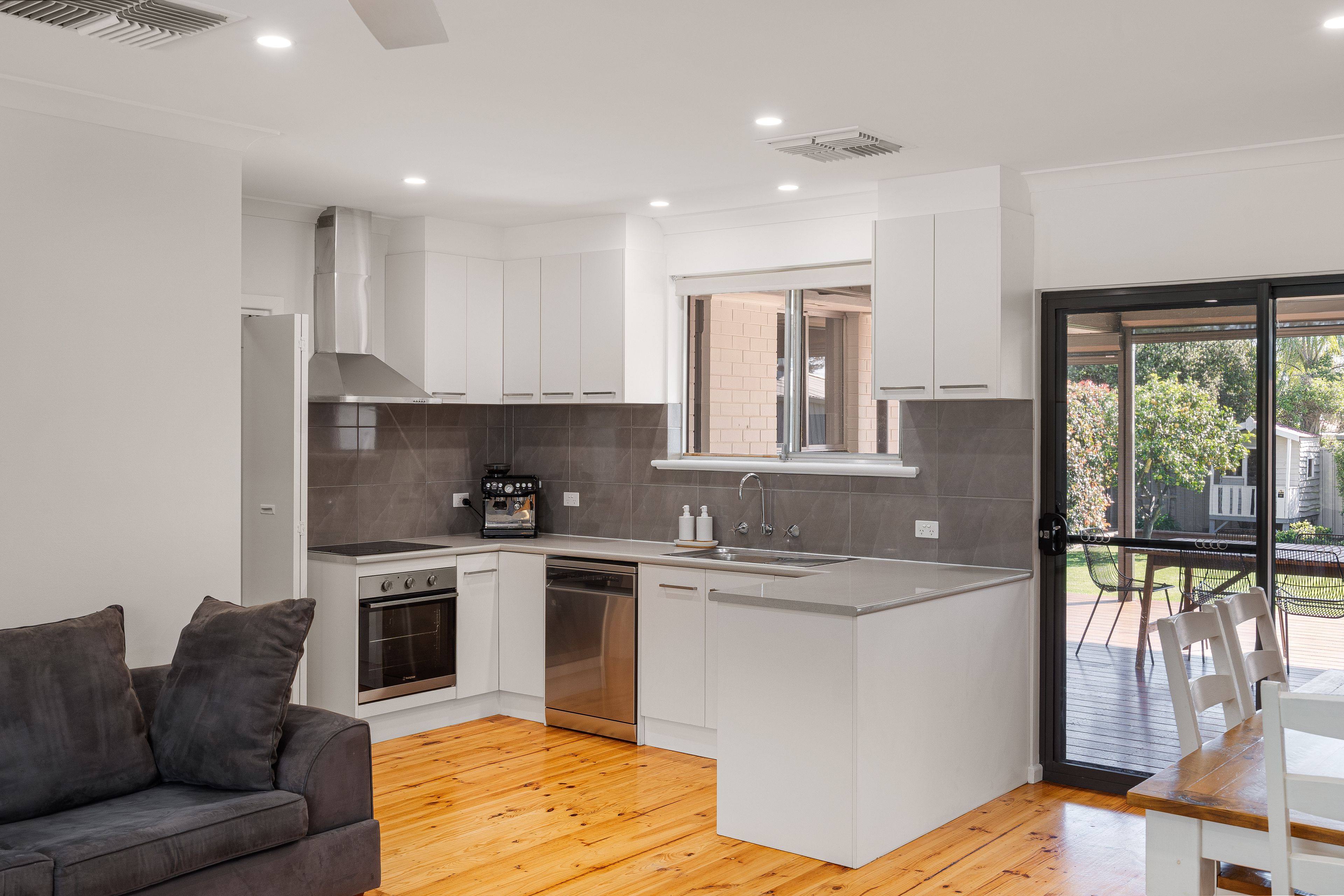 16 Graham Avenue — photo 8 of 24