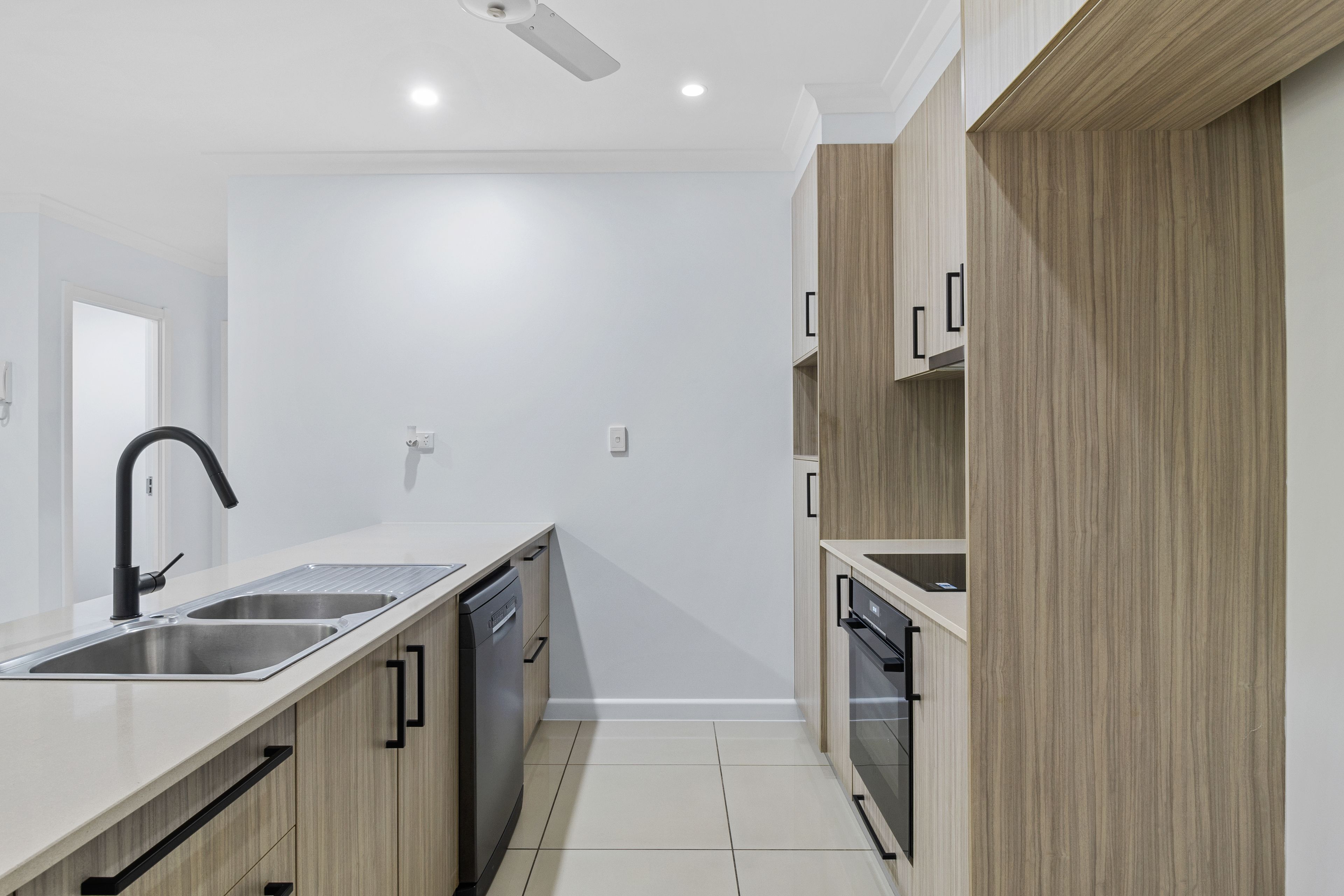 116/15 Musgrave Crescent — photo 3 of 9
