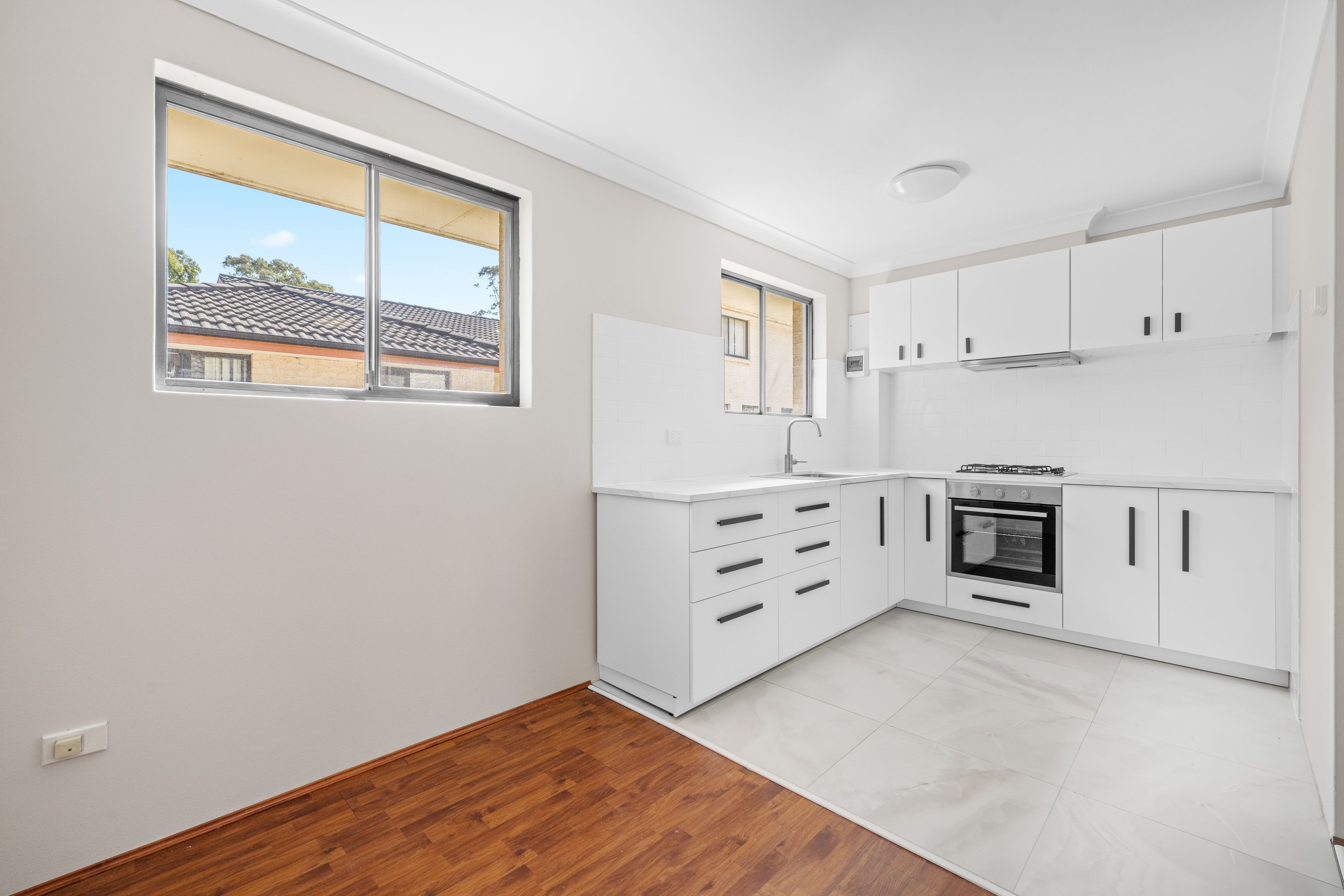 21/48-52 Neil Street — photo 4 of 12