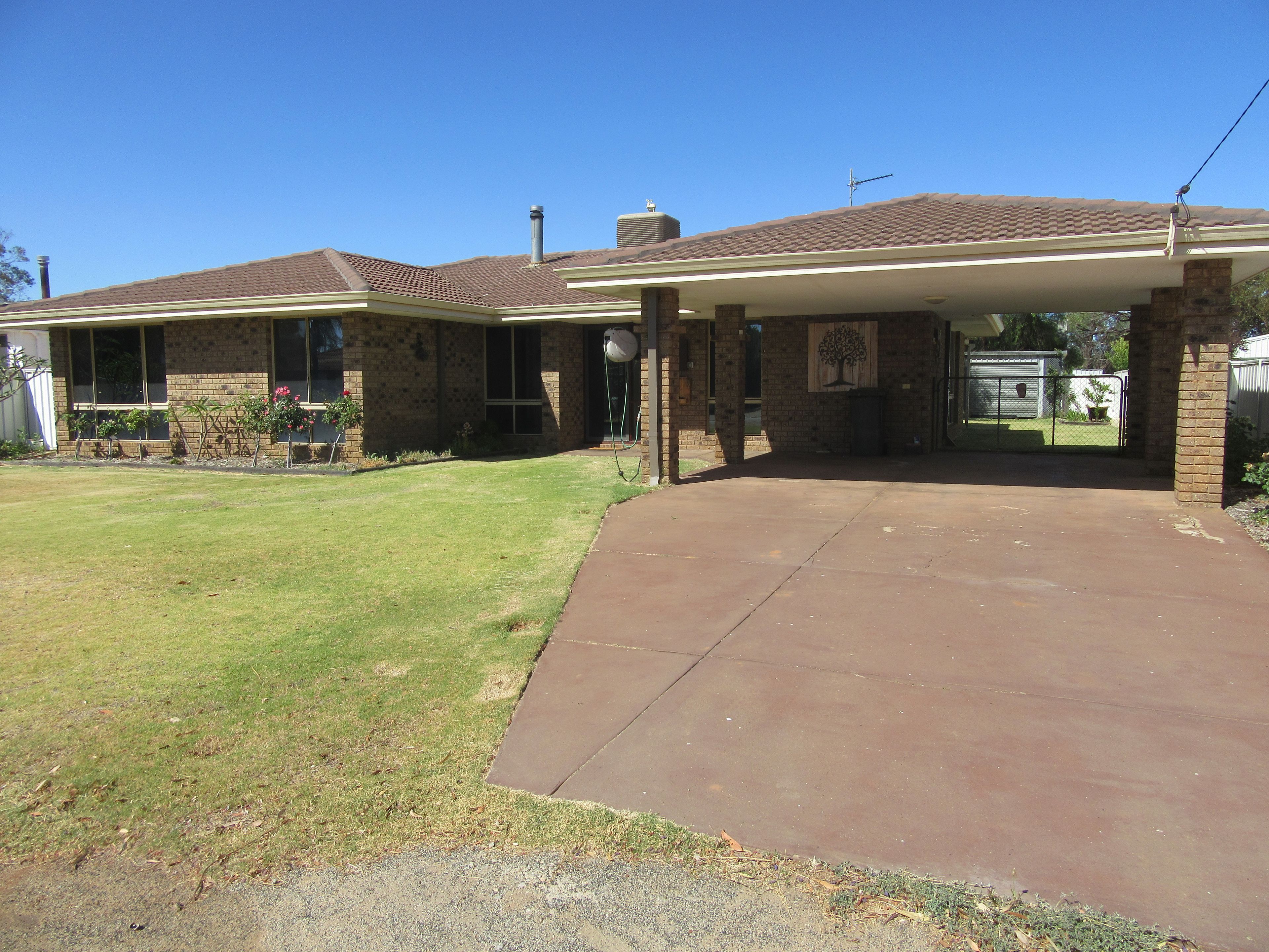 6 Robertson Street, Carnamah WA 6517