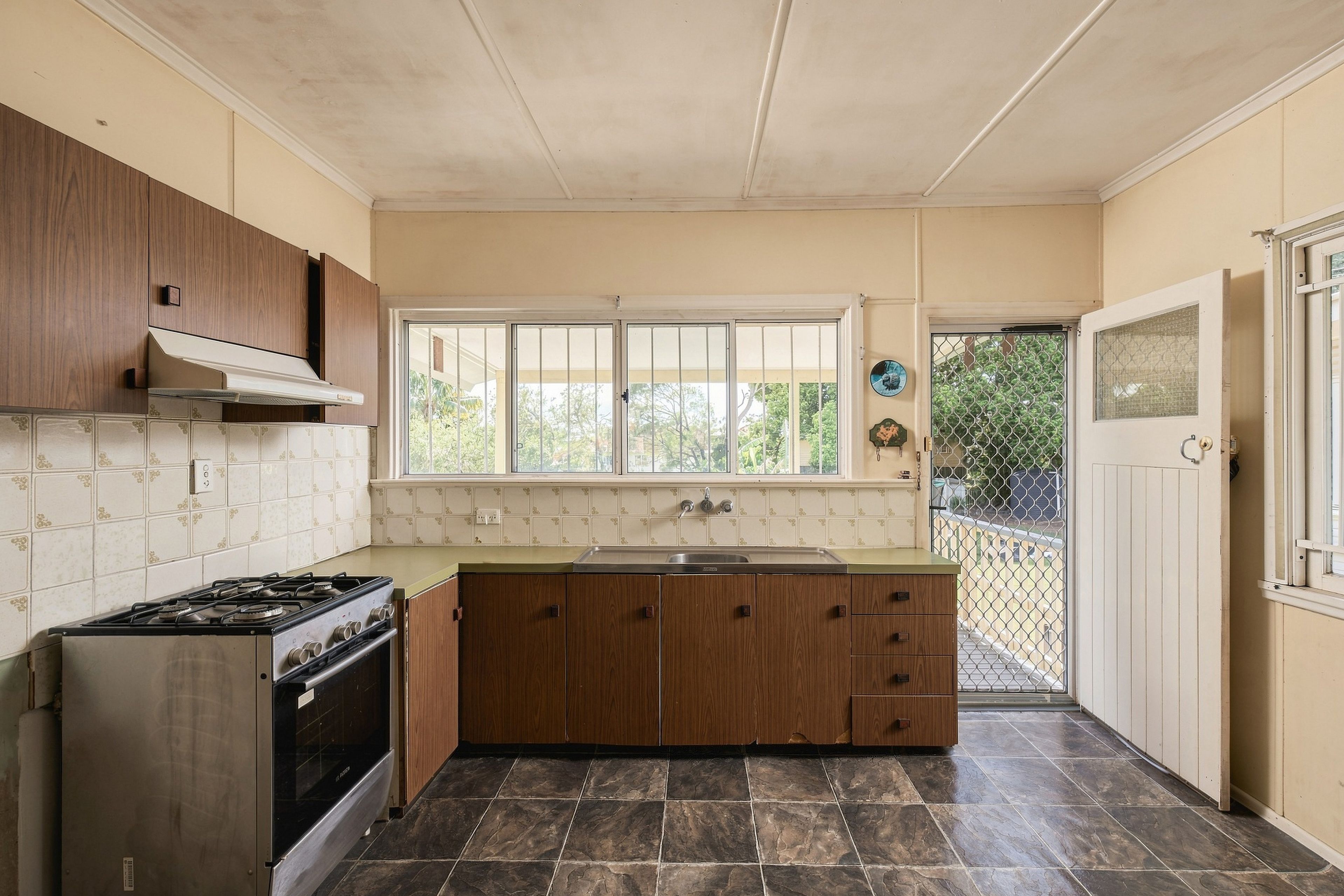 19 Simla Avenue — photo 4 of 20