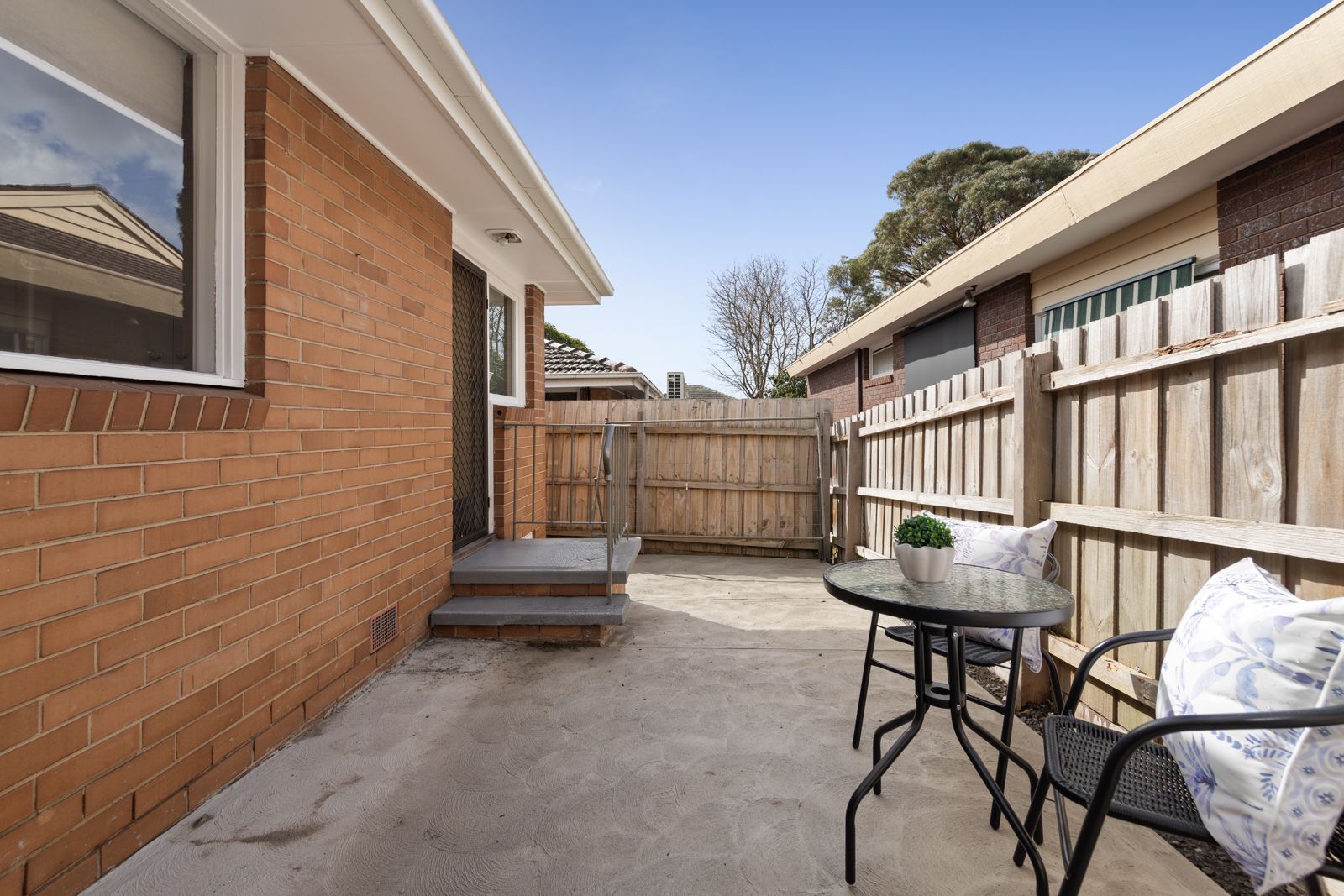 2/4 Raynes Street — photo 10 of 13