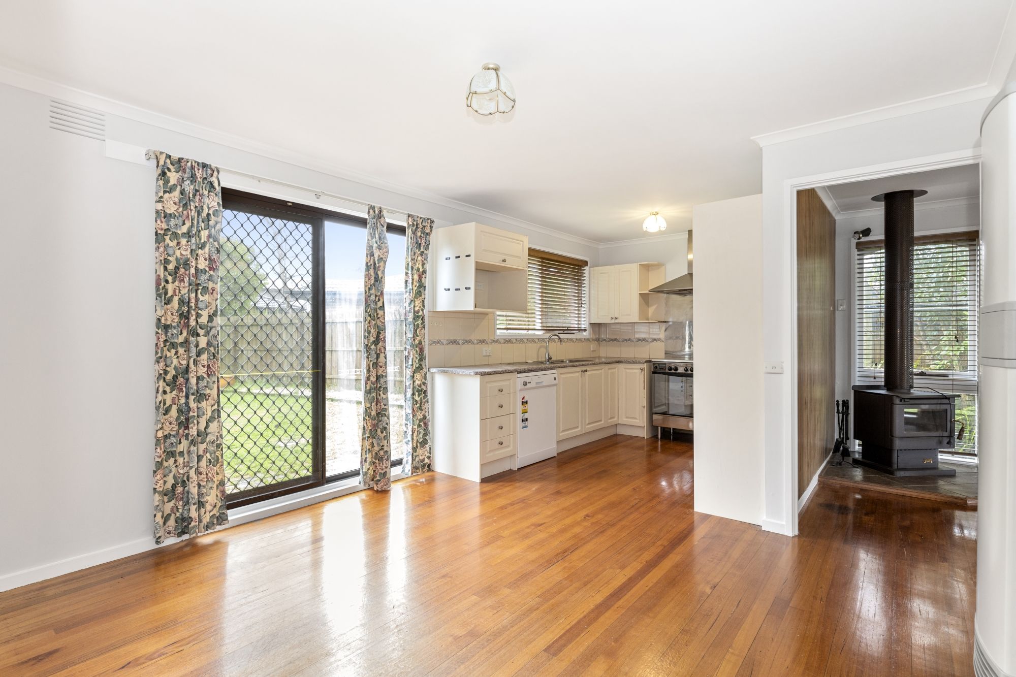 281 Windermere Drive, Ferntree Gully, VIC 3156