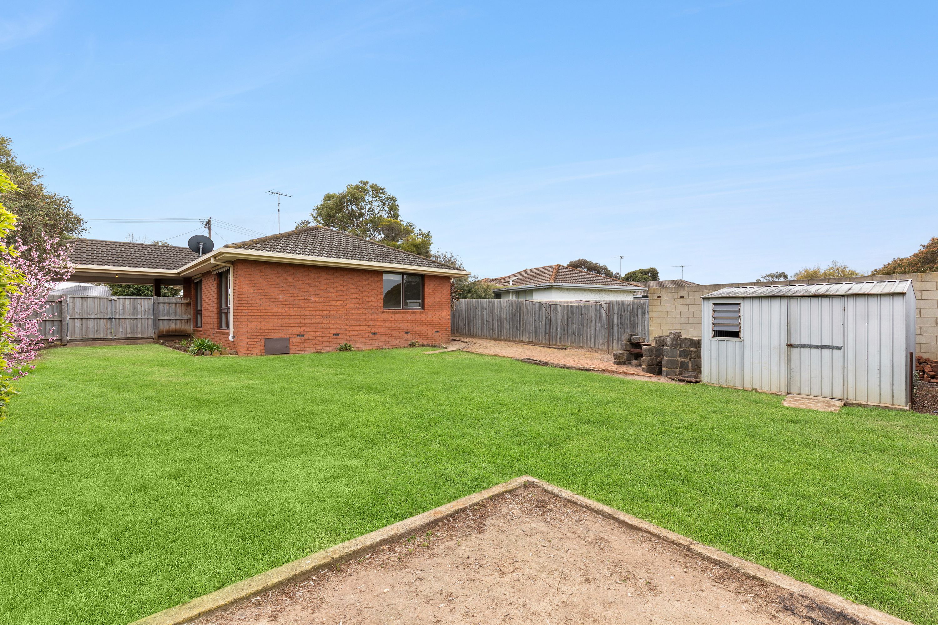 18 Sheeran Crescent — photo 12 of 16