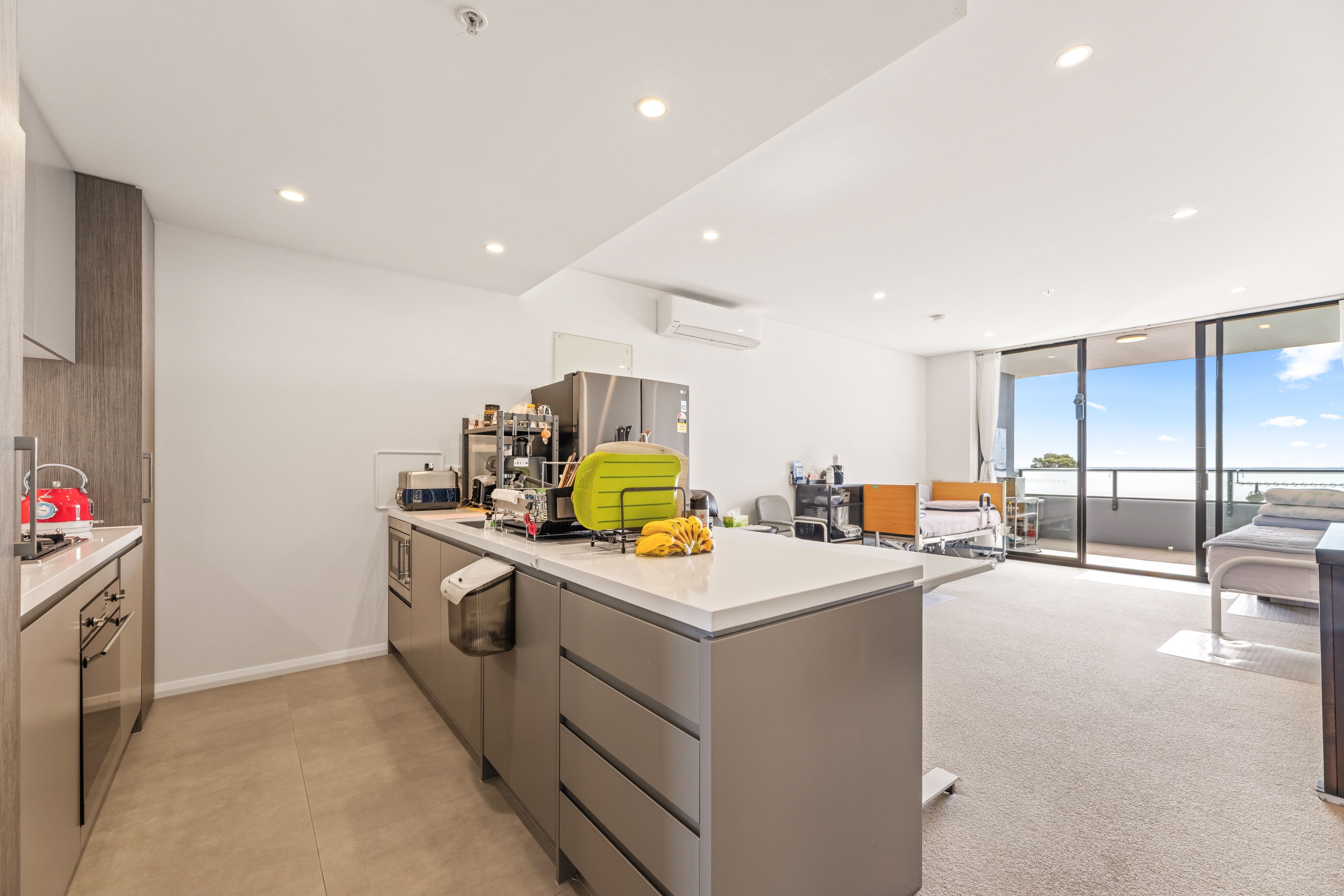 210/3 Village Place — photo 4 of 10