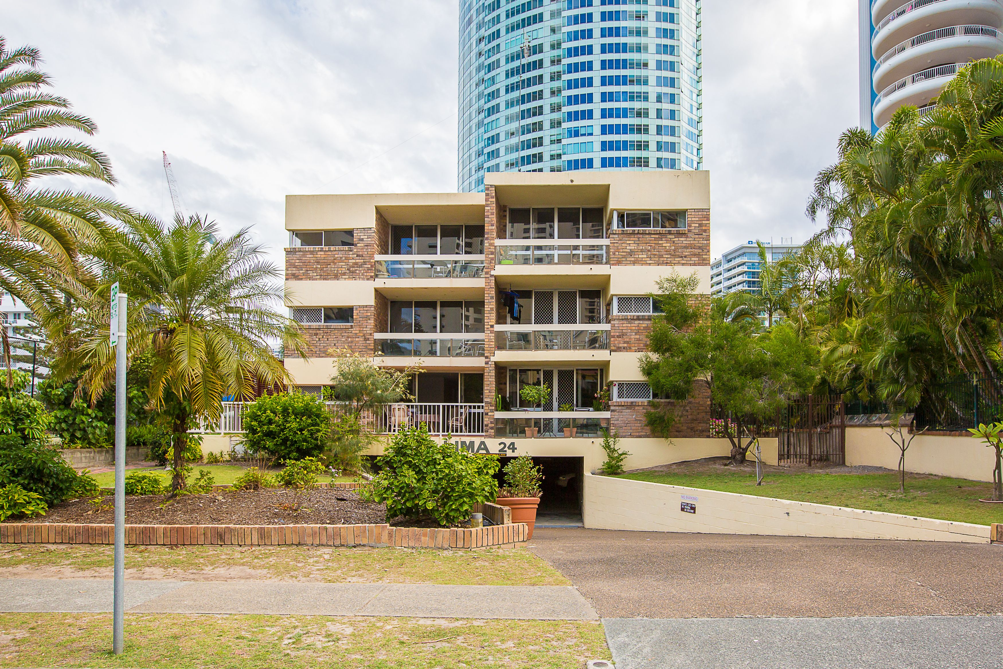9-24 Laycock Street, Surfers Paradise, QLD 4217