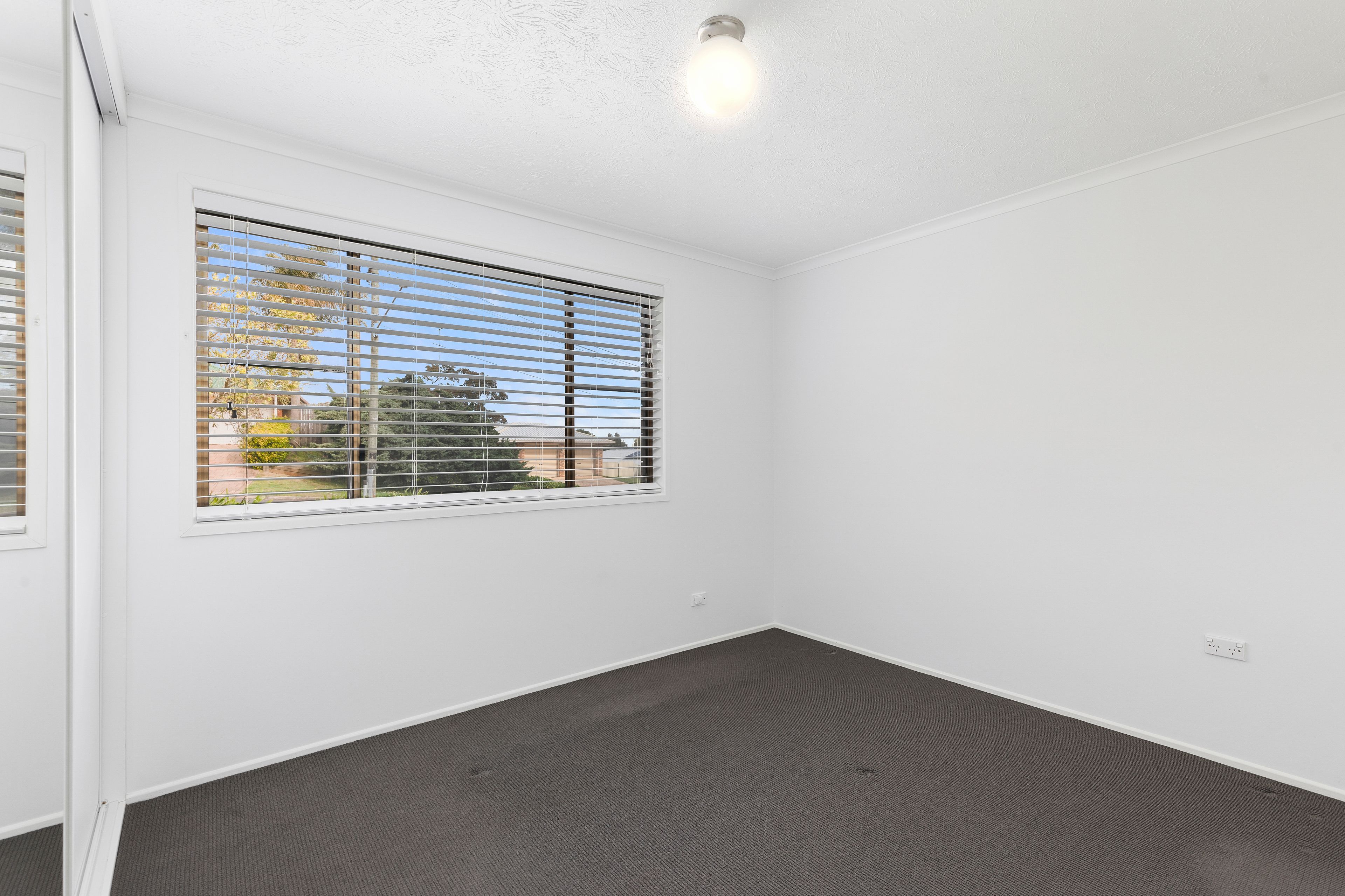 31 Banksia Street — photo 5 of 8