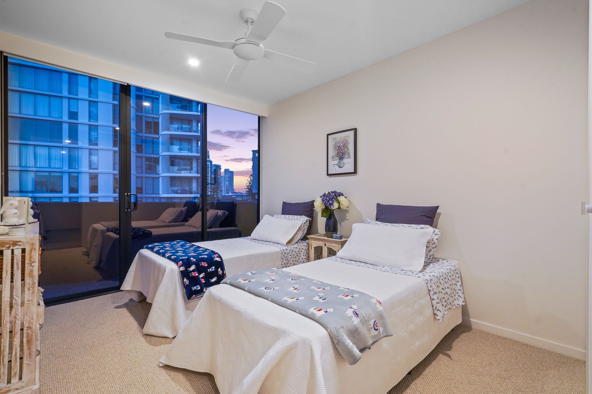 406/15-17 Cannes Avenue — photo 16 of 30