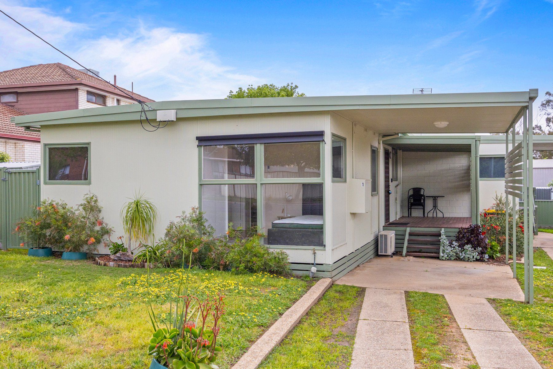 2/4 Sutherland Street — photo 2 of 12