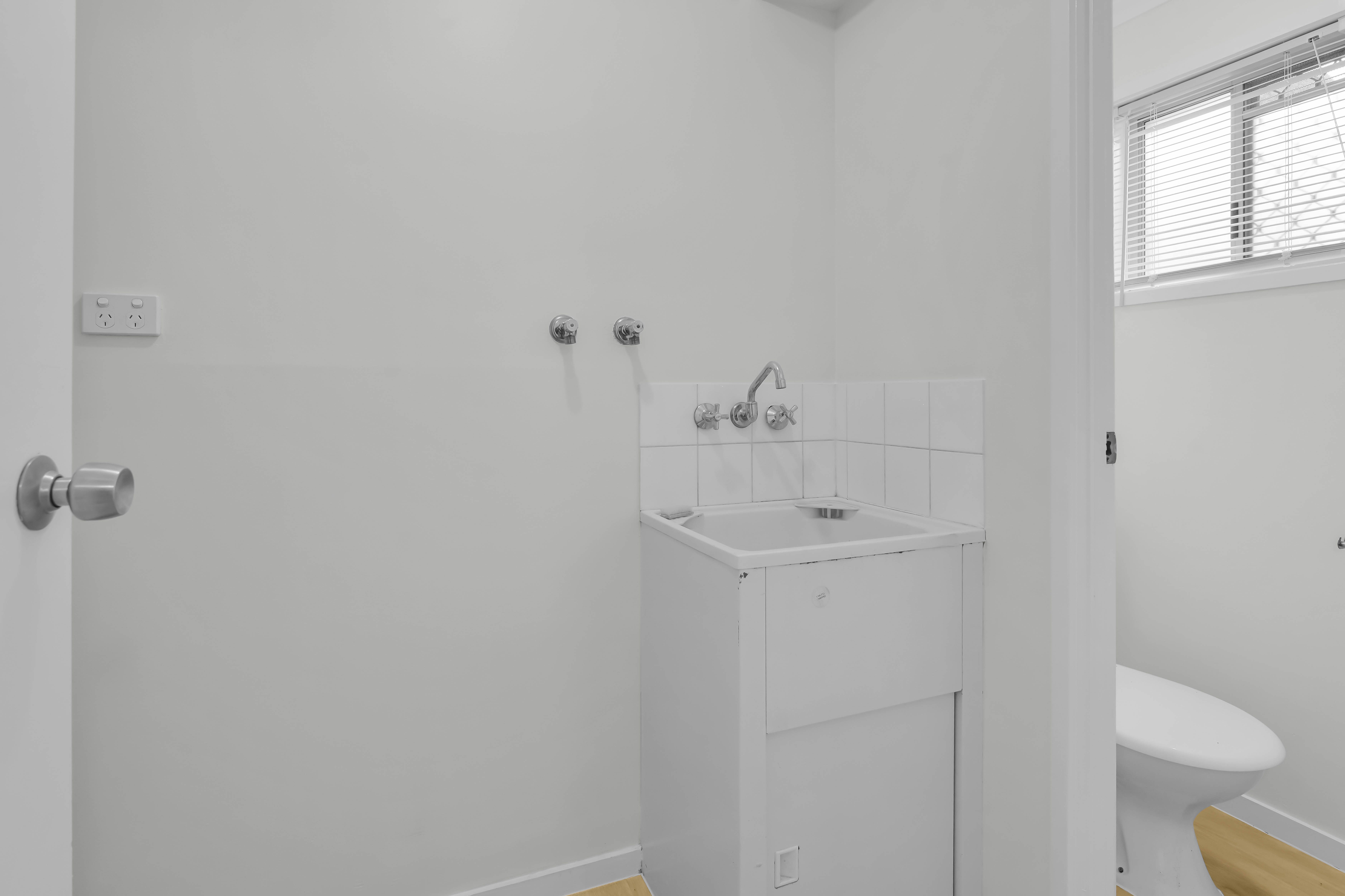 2/100 Smith Road — photo 10 of 27