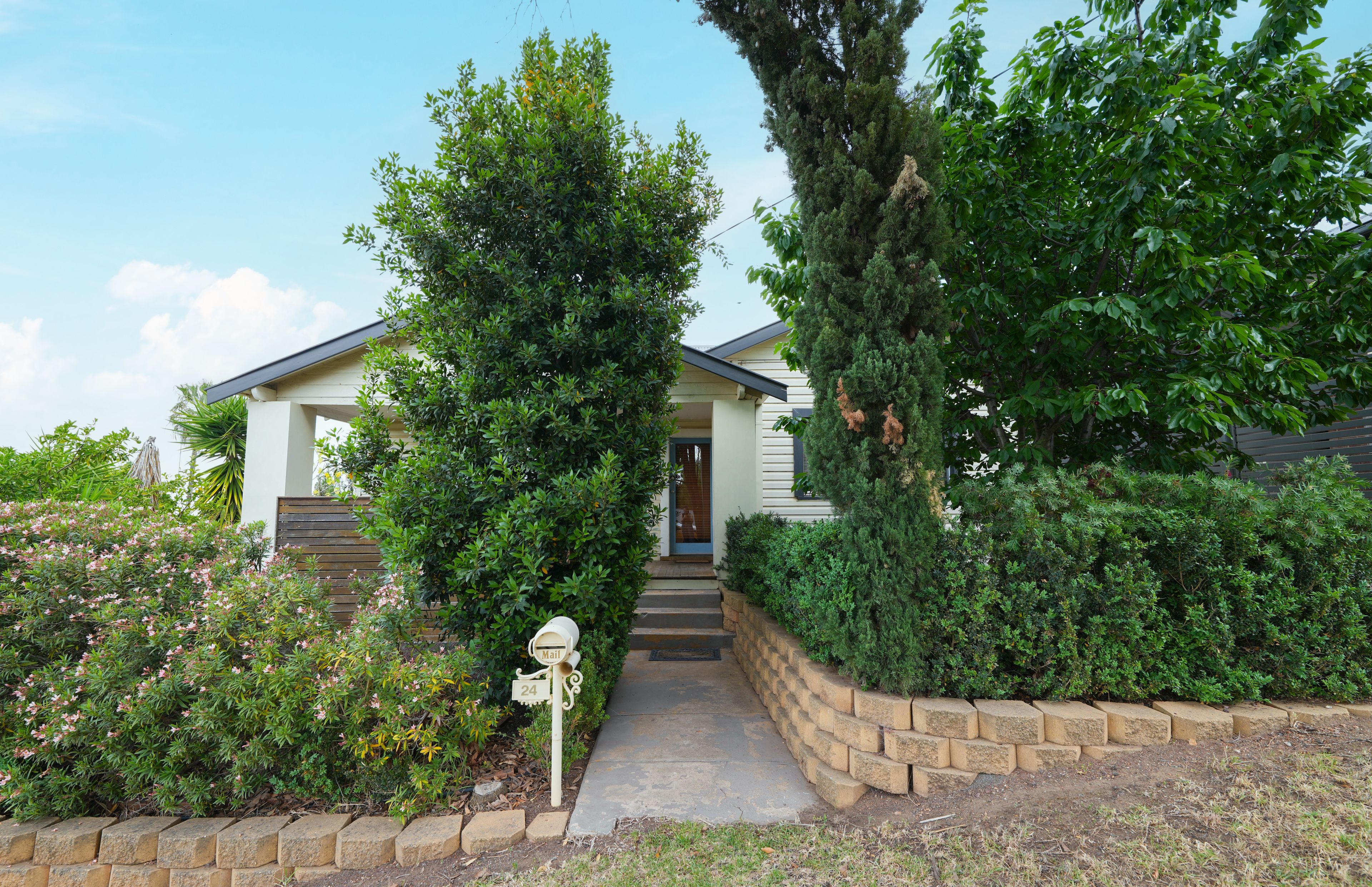 24 High Street — photo from Ray White Parkes