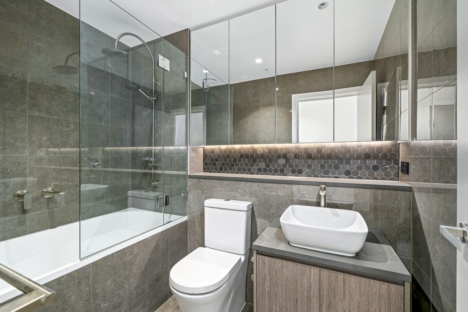 3808/36 Walker Street — photo 7 of 10
