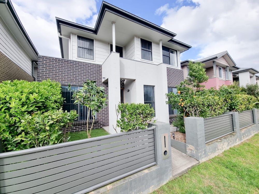 18 Lakeside Parade, JORDAN SPRINGS, NSW 2747