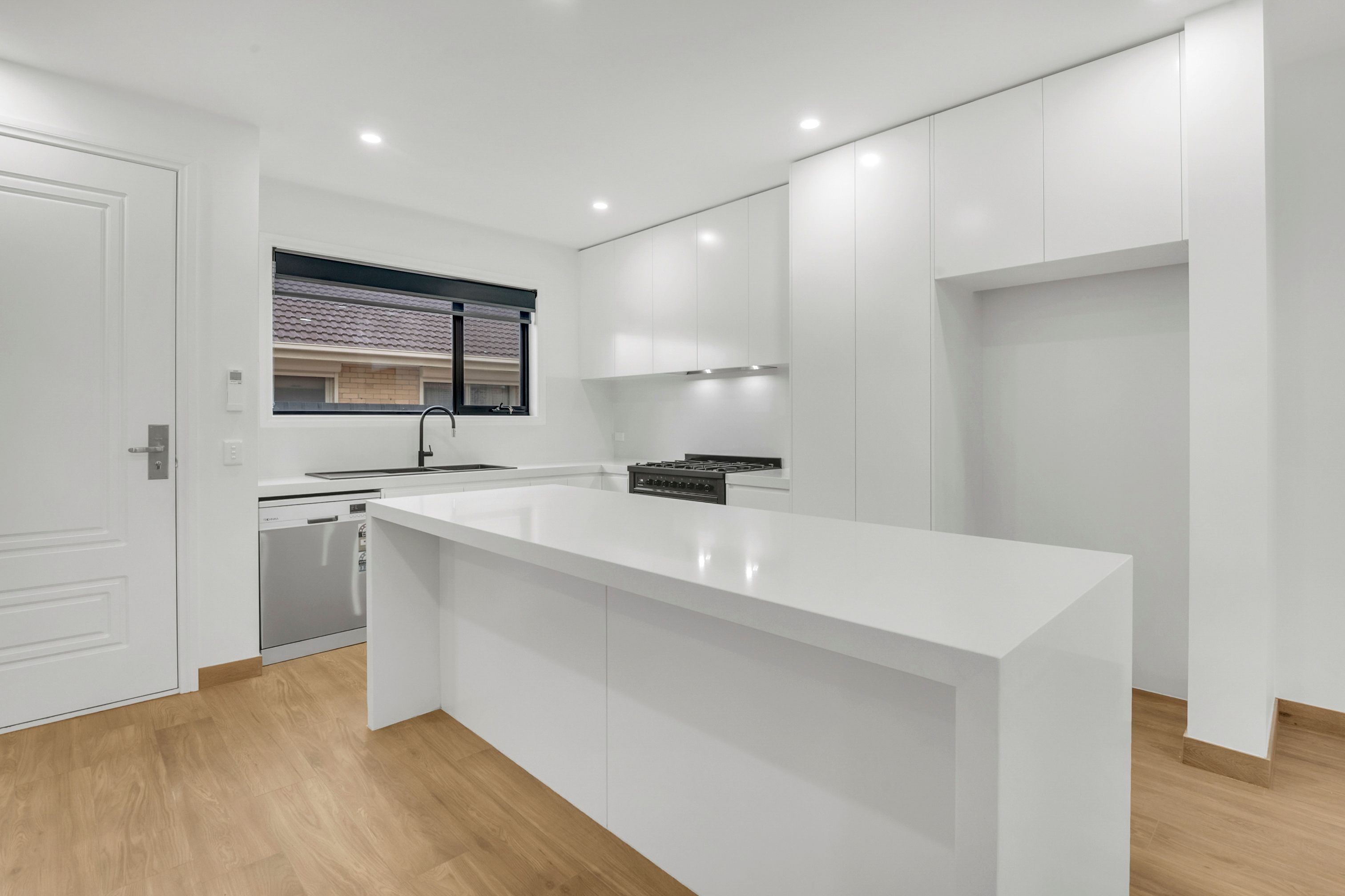 2/14 Currajong Street, Thomastown, VIC 3074