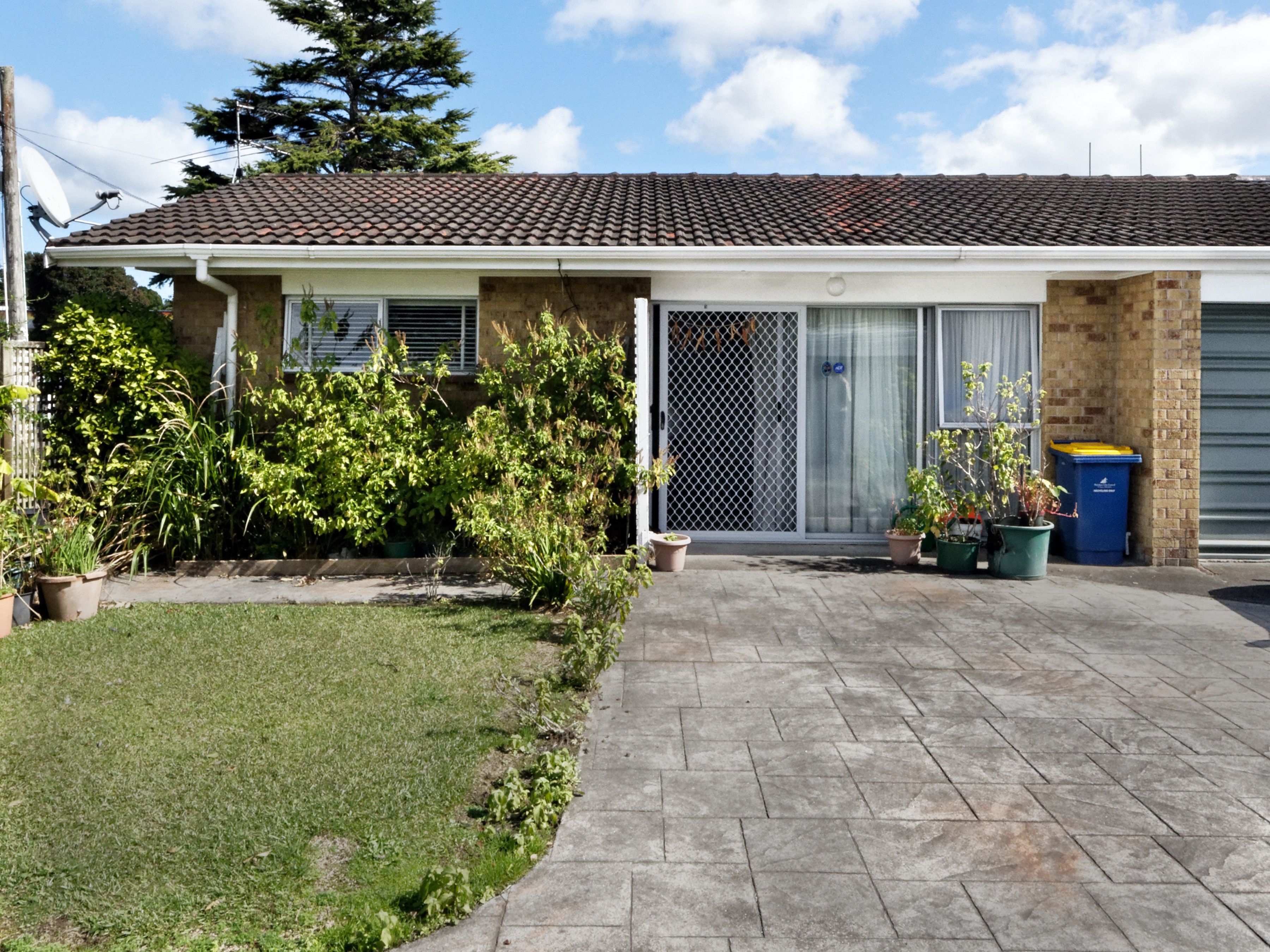 1/77 Godley Road, Green Bay, Waitakere City