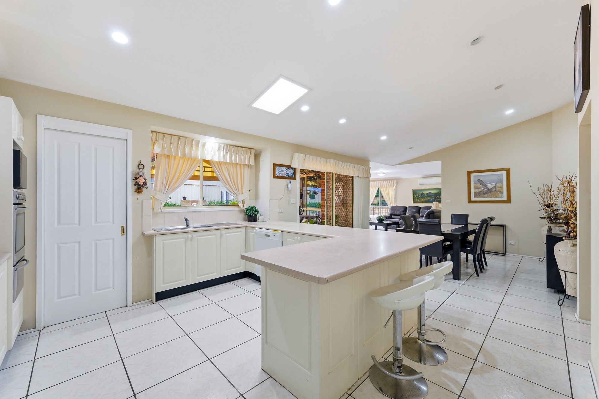 115 Englorie Park Drive — photo 5 of 19