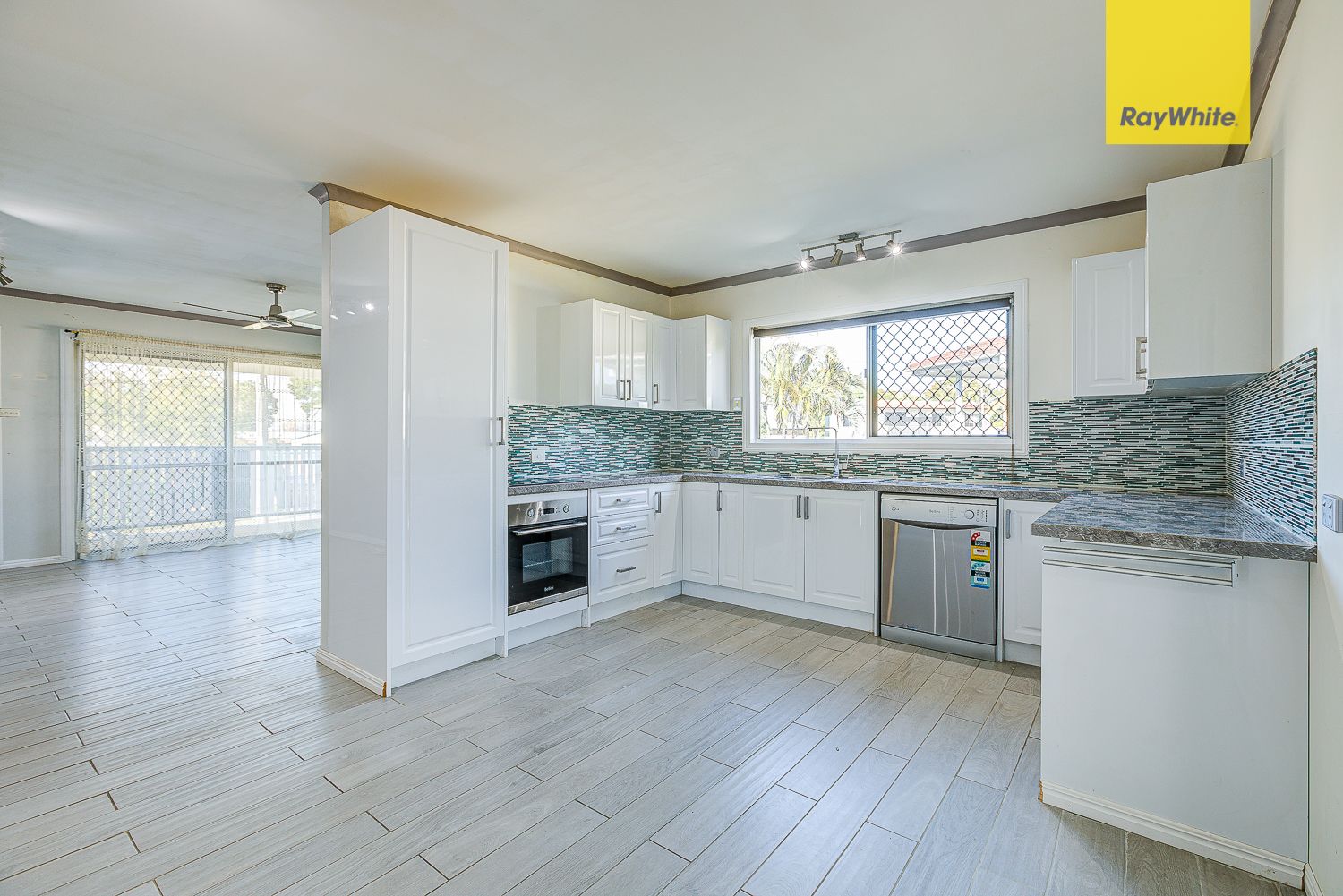 30 Woody Avenue, Kingston, QLD 4114