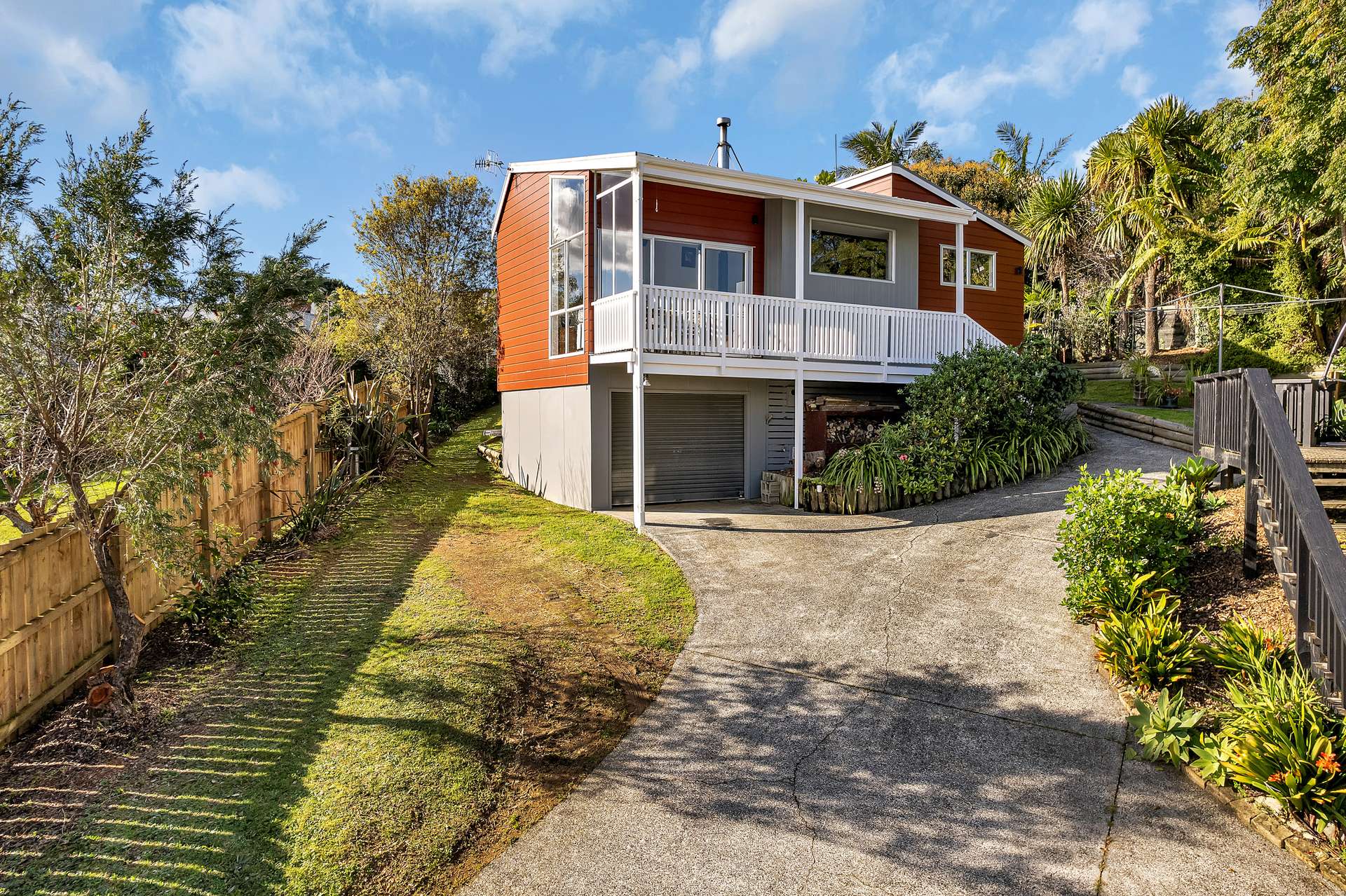 31B Raumati Crescent photo 1