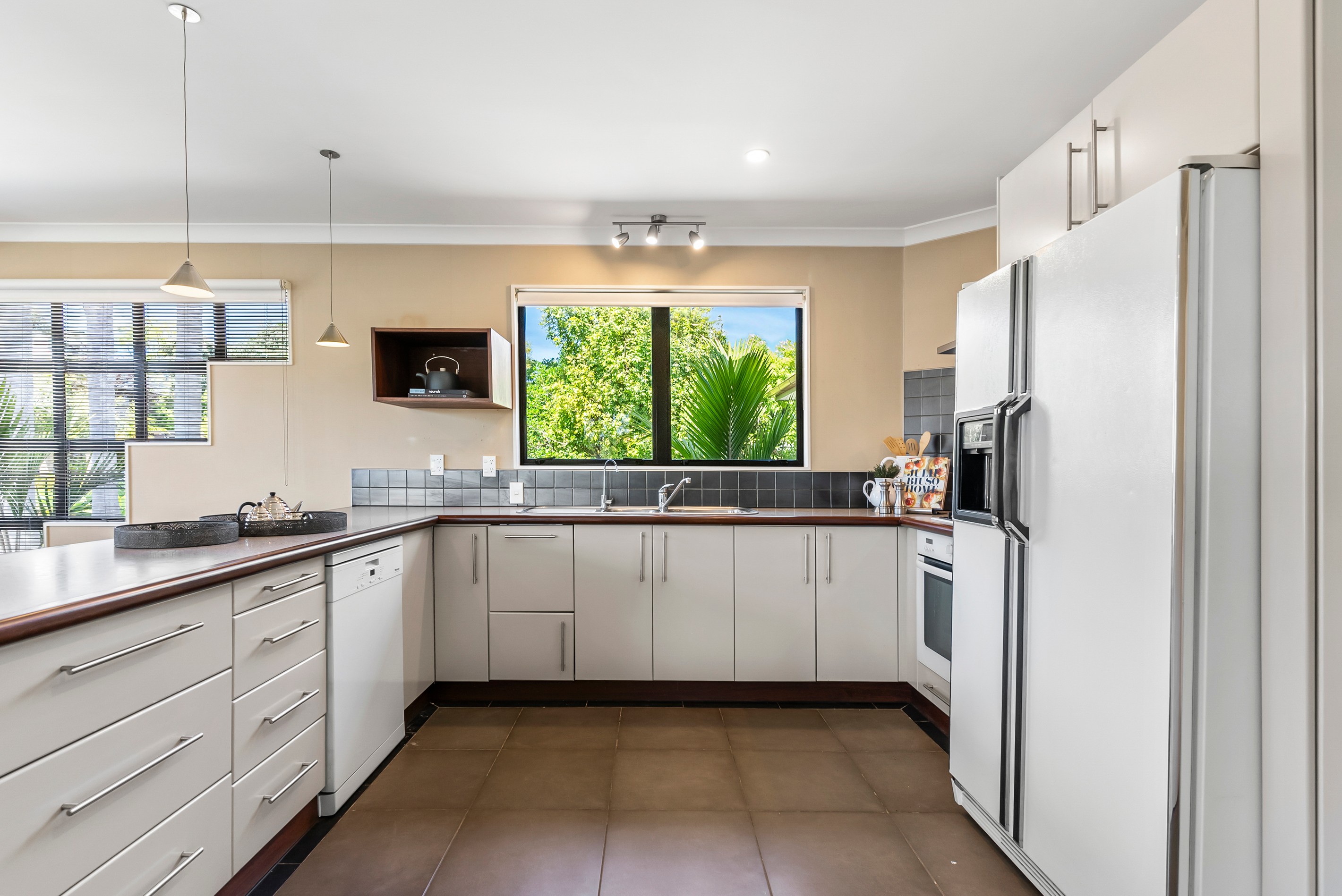 16 Ganymede Place, Half Moon Bay, Manukau City