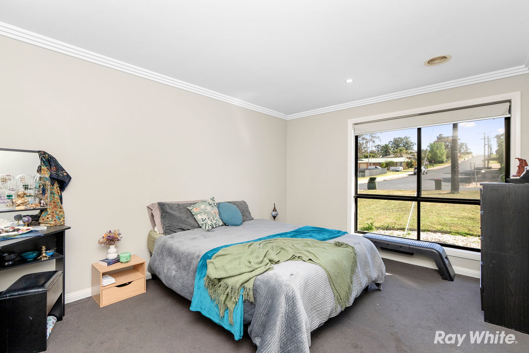 39 Waratah Street — photo 8 of 17
