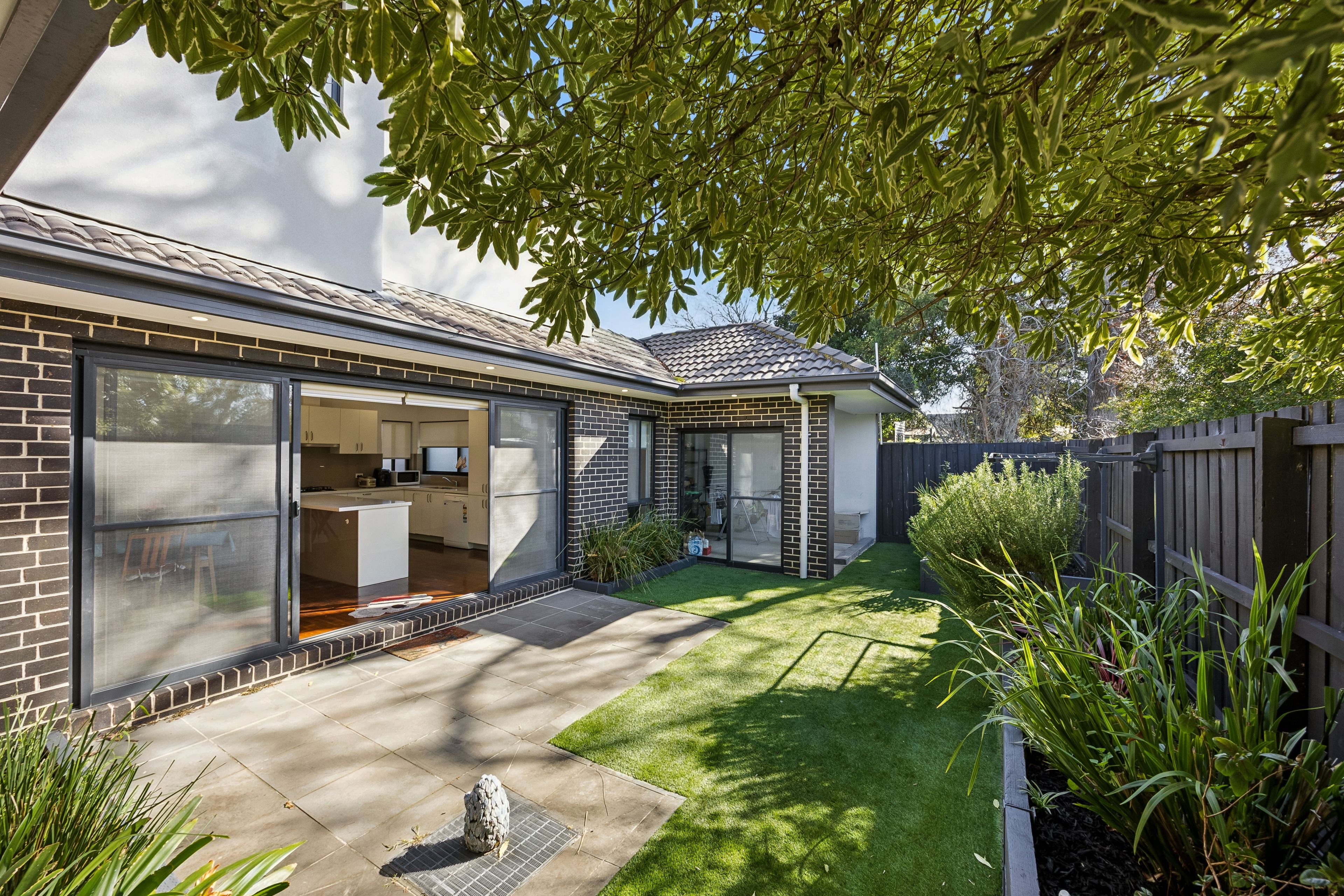 2/205 Wickham Road — photo 12 of 14