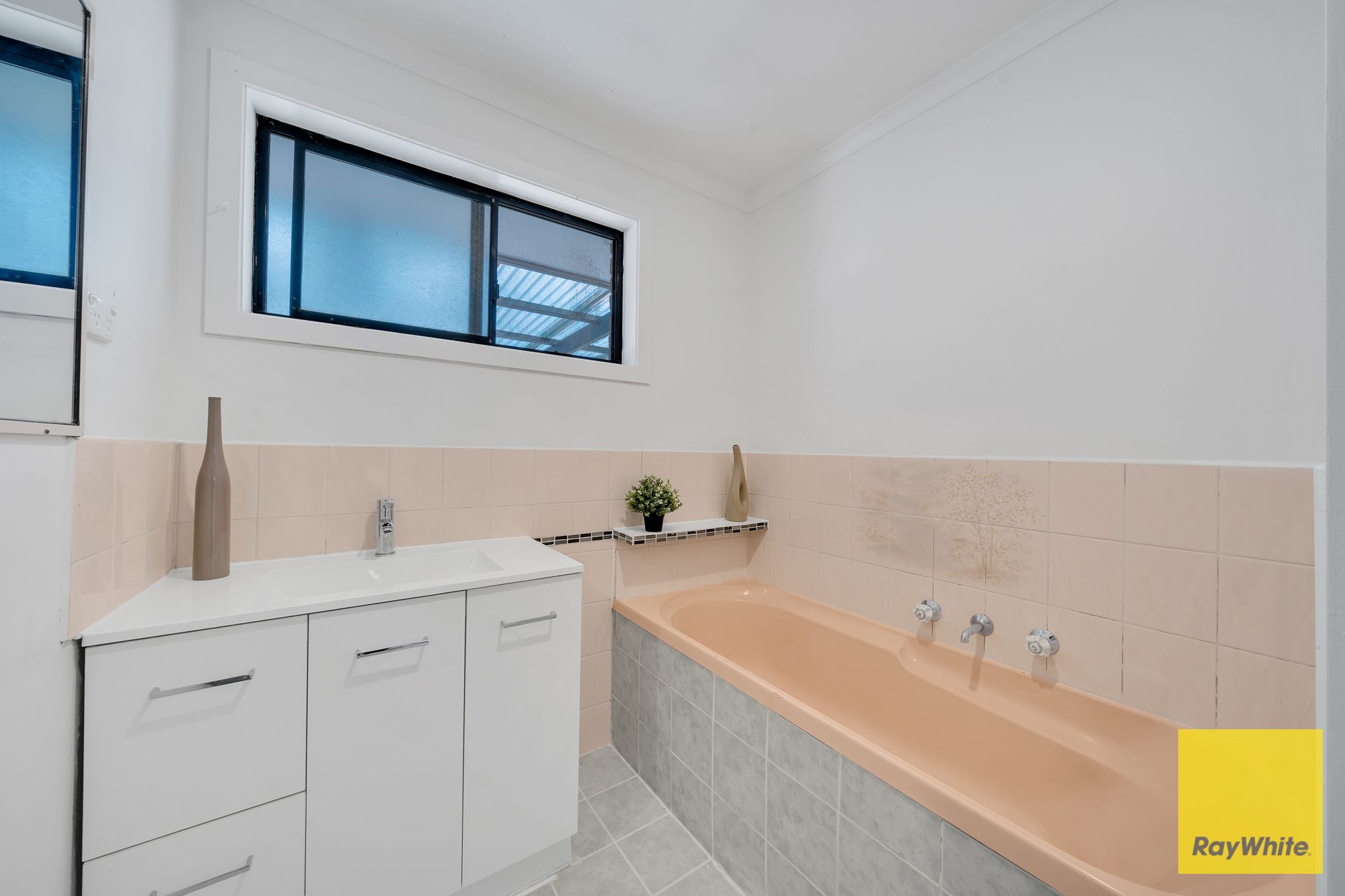 8 Callander Crescent — photo 14 of 24