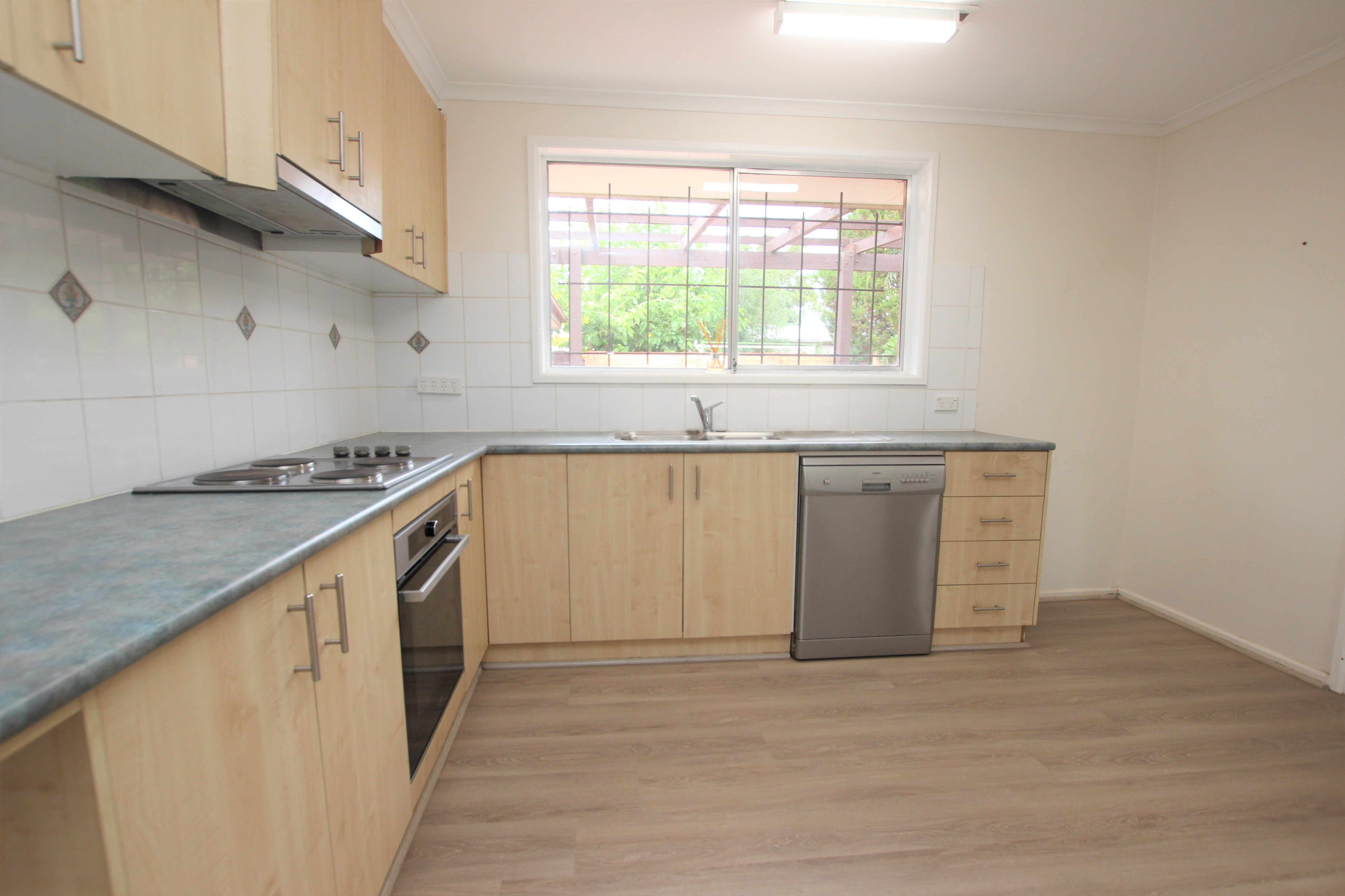 20 Diamantina Crescent — photo 8 of 24