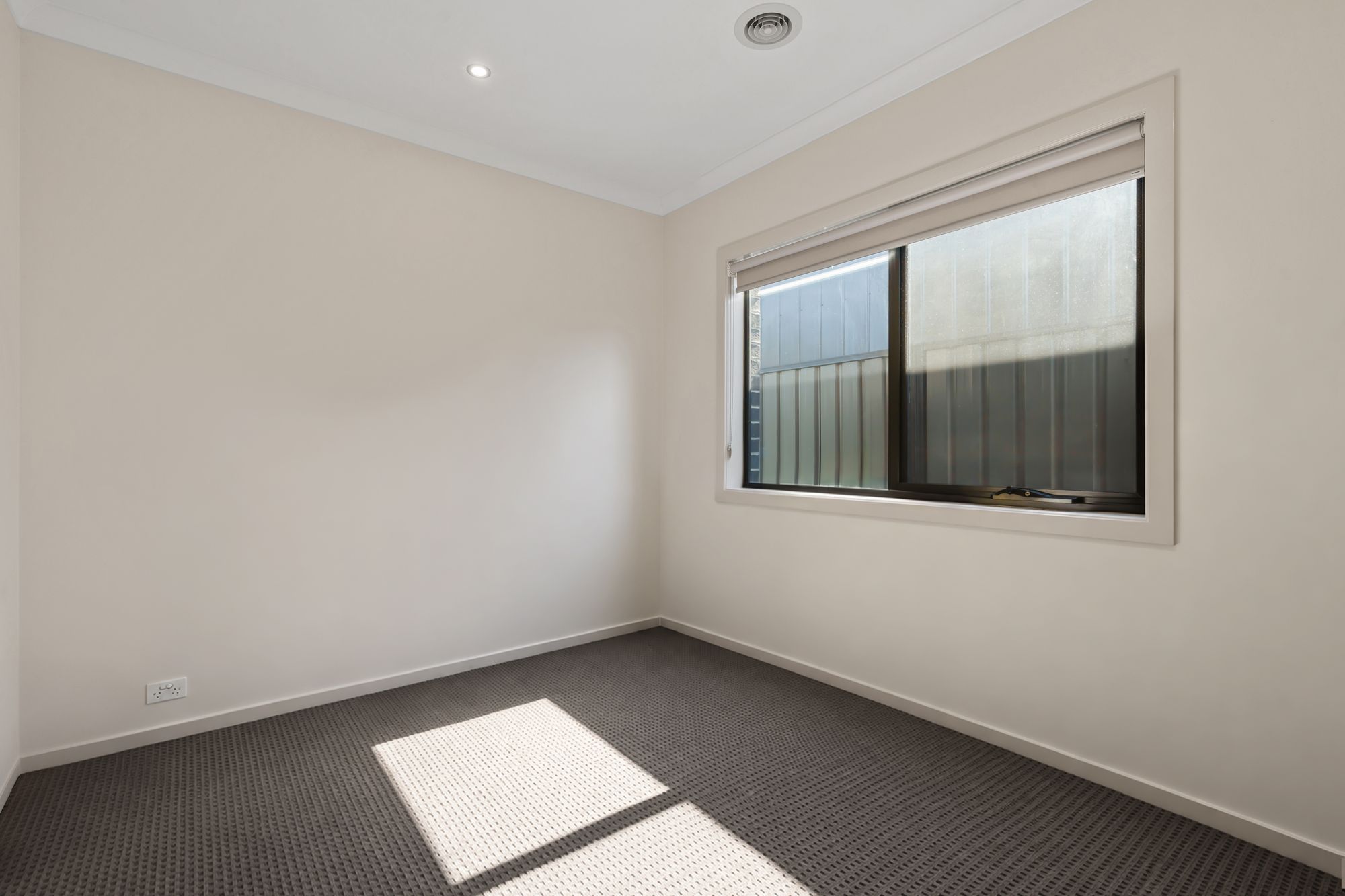 6 Ottelia Street — photo 13 of 18