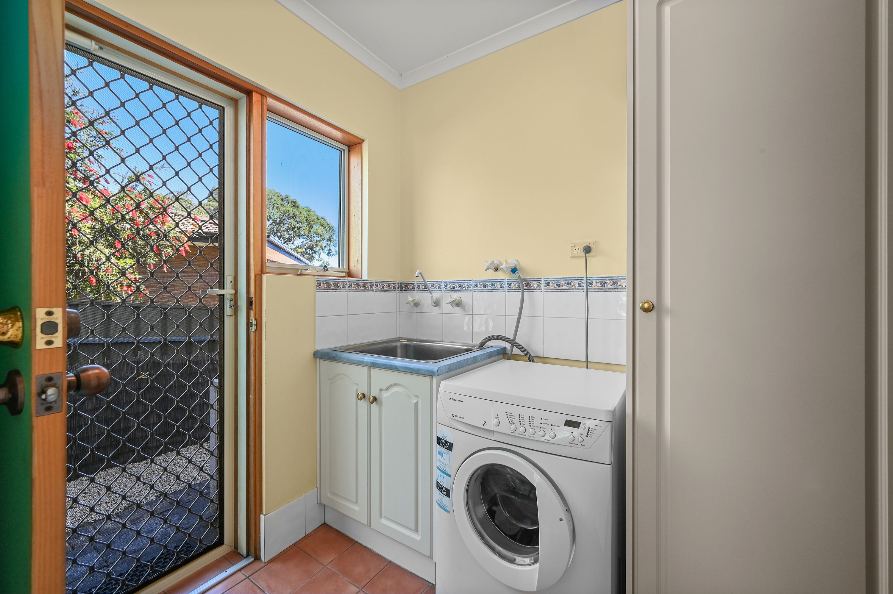 9b St Vincent Close — photo 18 of 26